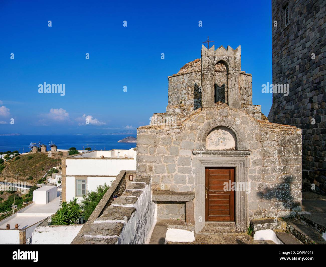 Chiesa all'ingresso del Monastero di San Giovanni Teologo, Patmos Chora, sito patrimonio dell'umanità dell'UNESCO, isola di Patmos, Dodecaneso Foto Stock