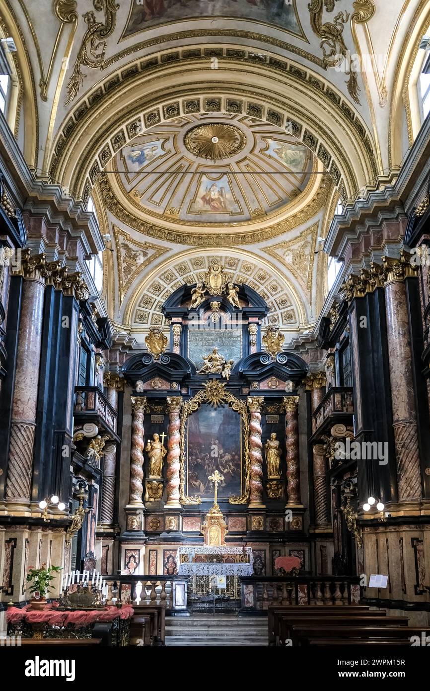 Interno, Basilica del Corpus Domini, chiesa cattolica che commemora il miracolo eucaristico del 1453 durante il conflitto Savoia-Delfina Foto Stock