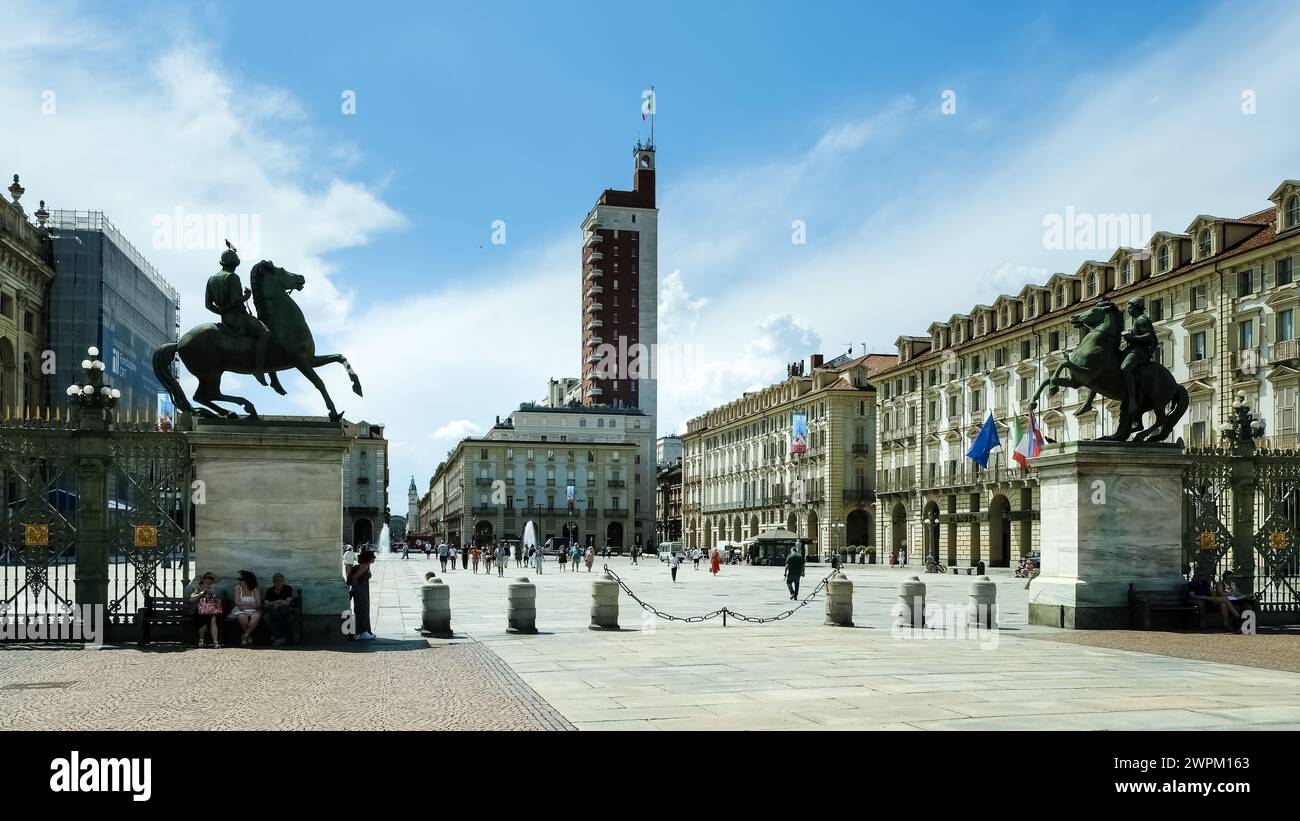 Vista di Piazza Castello dall'interno del Palazzo reale di Torino, uno storico palazzo di Casa Savoia, Torino, Piemonte, Italia, Europa Foto Stock