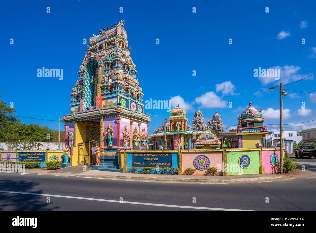 Vista del tempio indù Sri Draubadi Ammen nelle giornate di sole, Mauritius, Oceano Indiano, Africa Foto Stock