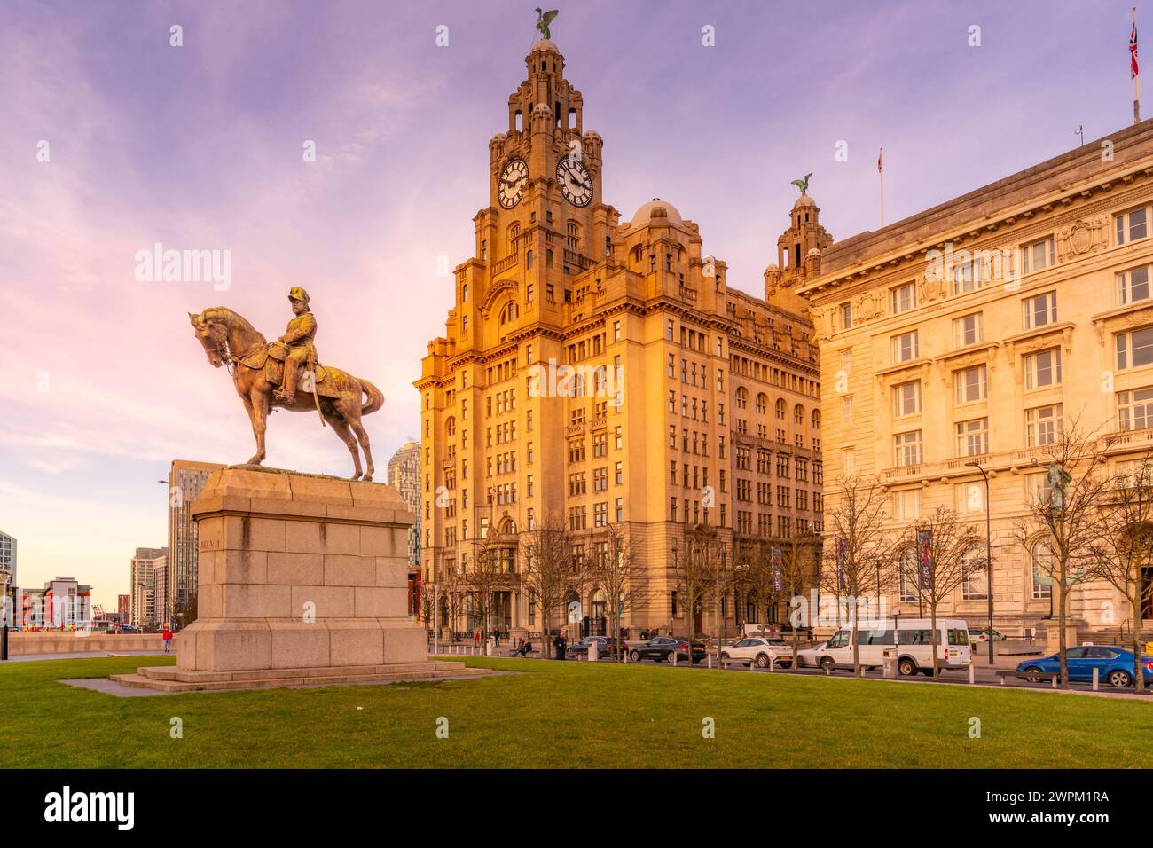 Veduta di Royal Liver Building, Liverpool City Centre, Liverpool, Merseyside, Inghilterra, Regno Unito, Europa Foto Stock