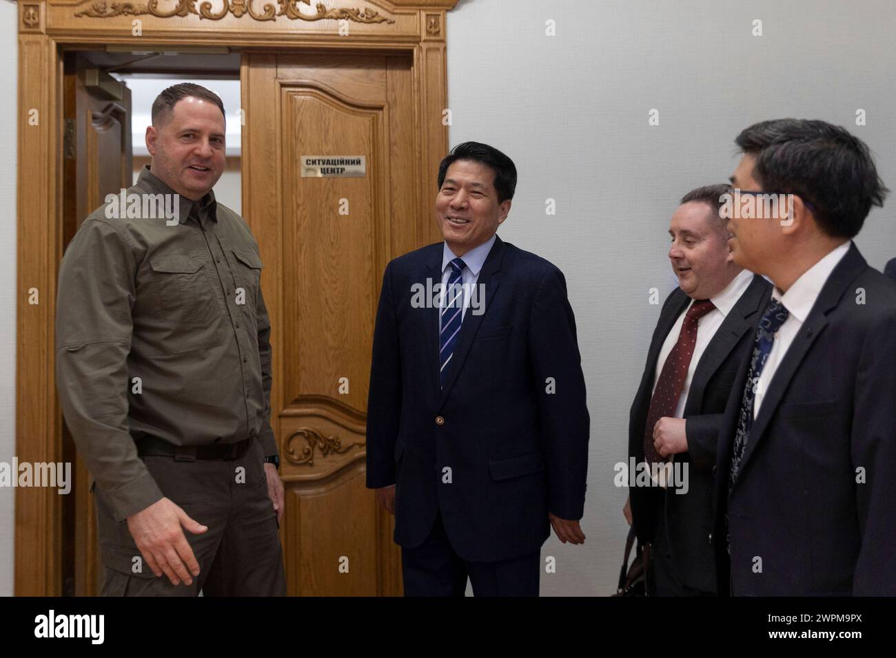 Kiev, Ucraina. 7 marzo 2024. Il capo di stato maggiore ucraino Andriy Yermak, ha lasciato, prima di un incontro con li Hui, rappresentante speciale del governo cinese per gli affari eurasiatici, centro, 7 marzo 2024 a Kiev, Ucraina. Credito: Presidenza Ucraina/Ufficio stampa presidenziale ucraino/Alamy Live News Foto Stock