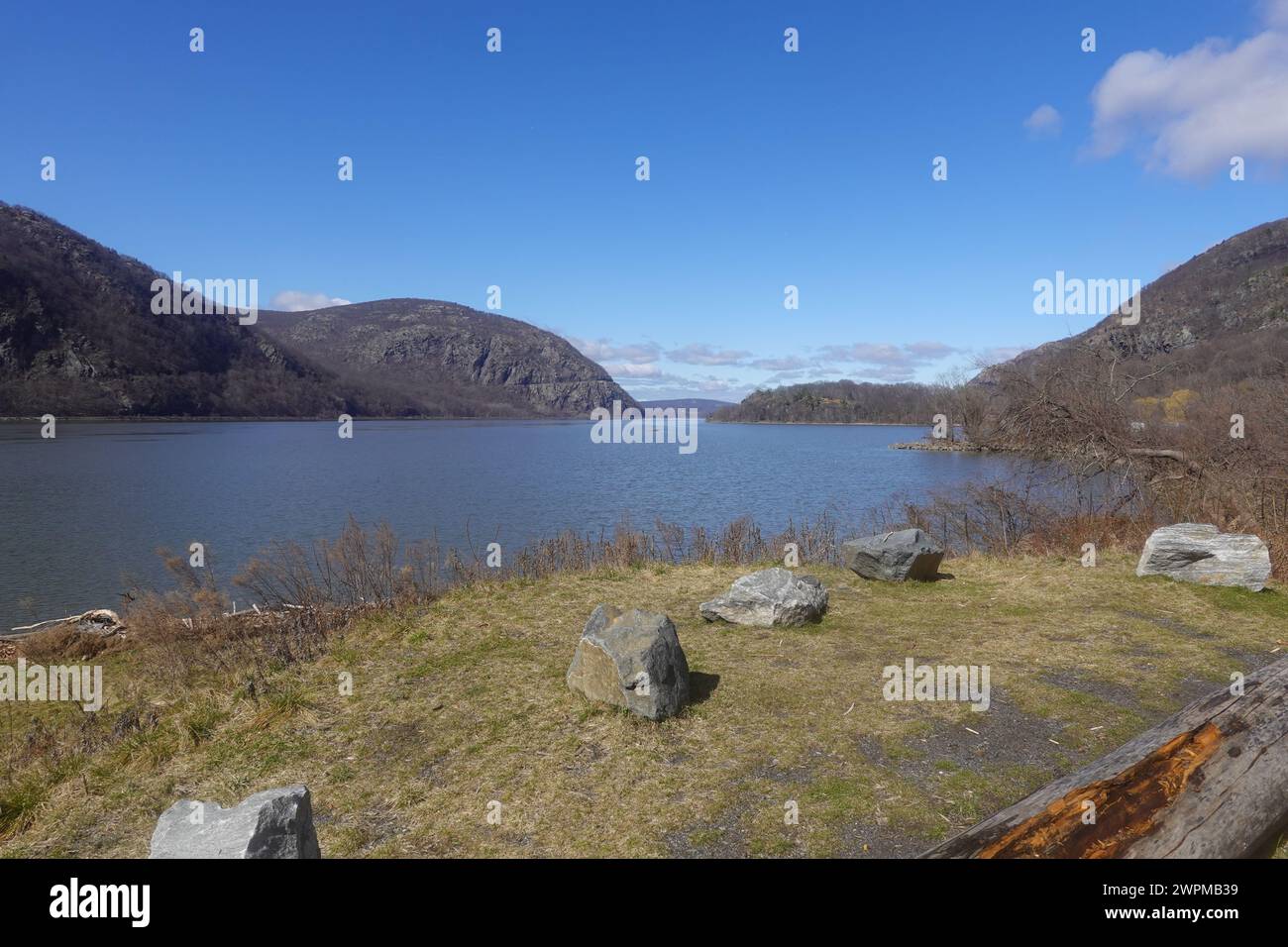 Guardando a nord lungo il fiume Hudson da Cold Spring, Putnam County, New York State, USA Foto Stock