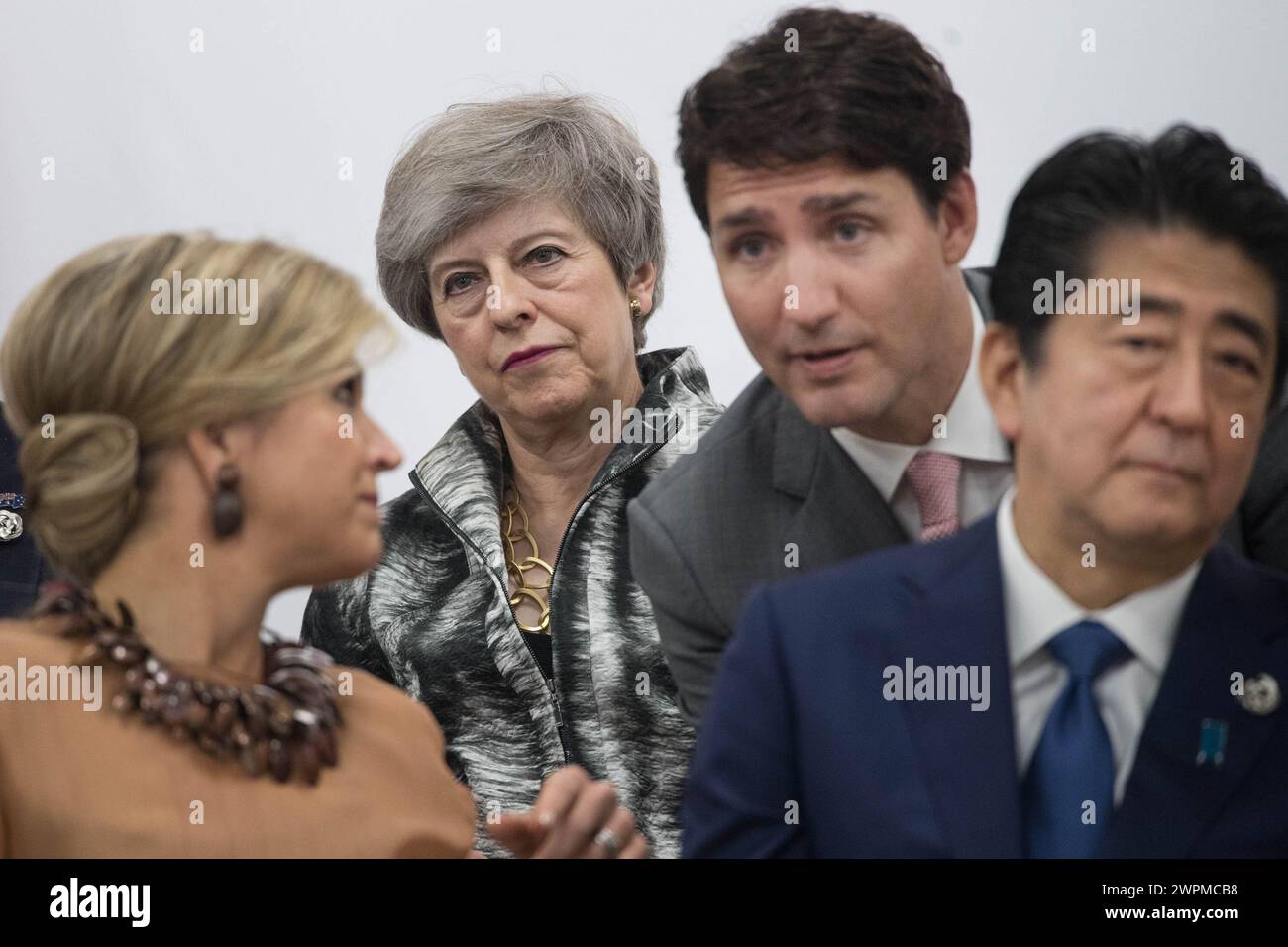 Foto del fascicolo del 29/06/19, dell’allora primo ministro Theresa May, che partecipa a una riunione dei leader del G20 per discutere di responsabilizzare le donne di tutto il mondo, tra cui di sinistra, la regina Maxima dei Paesi Bassi, il primo ministro Theresa May, il primo ministro canadese, Justin Trudeau e il primo ministro giapponese e l’ospite del G20, Shinzo Abe durante il vertice del G20 ad Osaka, Giappone. Theresa May ha detto che non combatterà le prossime elezioni generali, ponendo fine a una carriera di 27 anni in Parlamento Data di pubblicazione: Venerdì 8 marzo 2024. Foto Stock