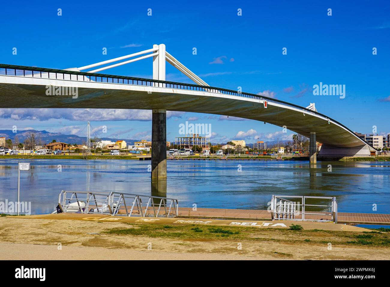 Lo Passador, ponte di cemento sul fiume Ebro, Delta dell'Ebro, Riu Ebro, Catalogna, Catalogna, Catalogna, Spagna Foto Stock