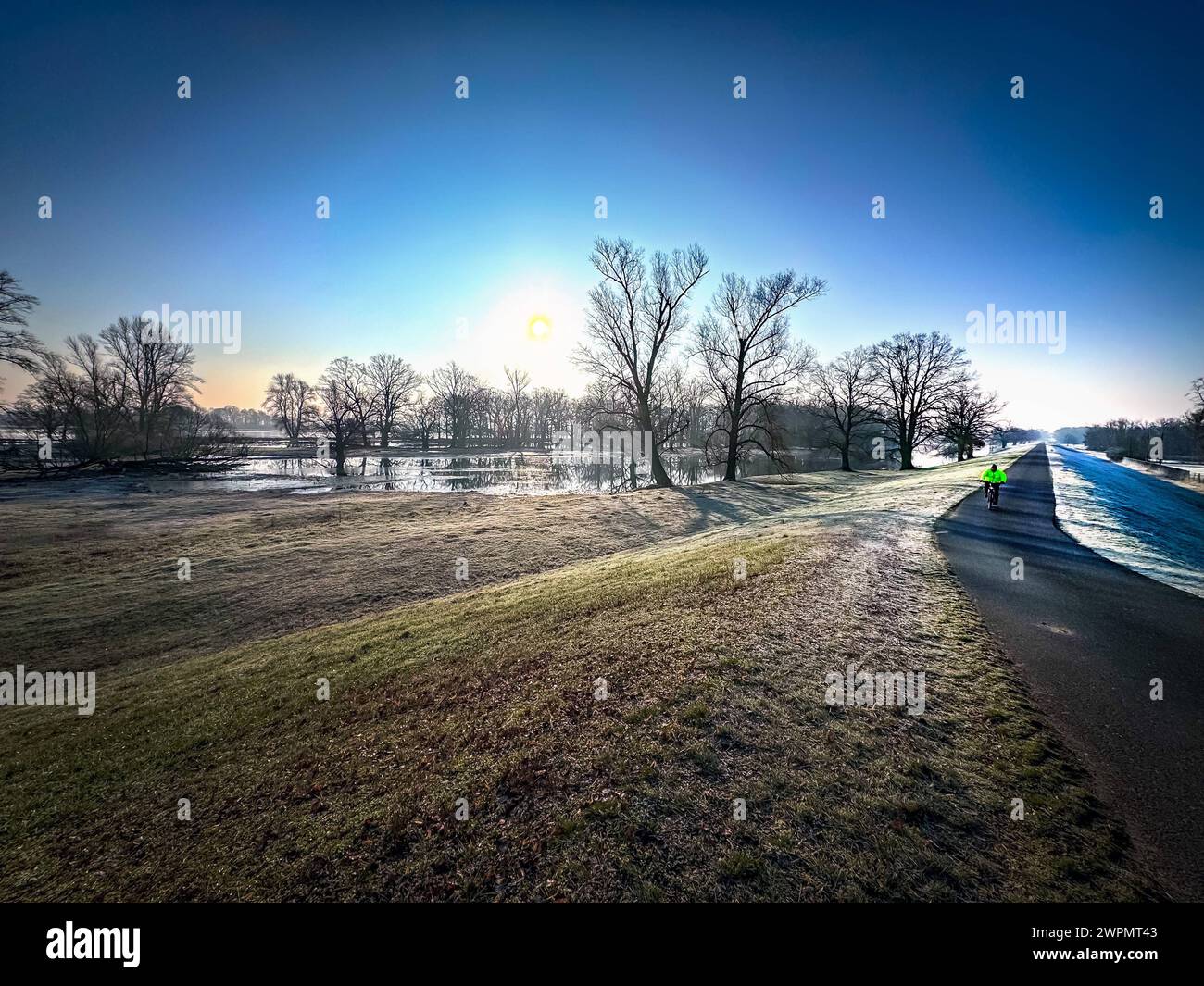 Eisenhüttenstadt im Landkreis Oder-Spree LOS im Bundesland Brandenburg Morgens an der Oder bzw Oder-Spree-Kanal - 08.03.2024 Brandenburg *** Eisenhüttenstadt nel distretto di Oder Spree LOS nello stato di Brandeburgo Morgens an der Oder bzw. Oder Spree Kanal 08 03 2024 Brandeburgo Foto Stock