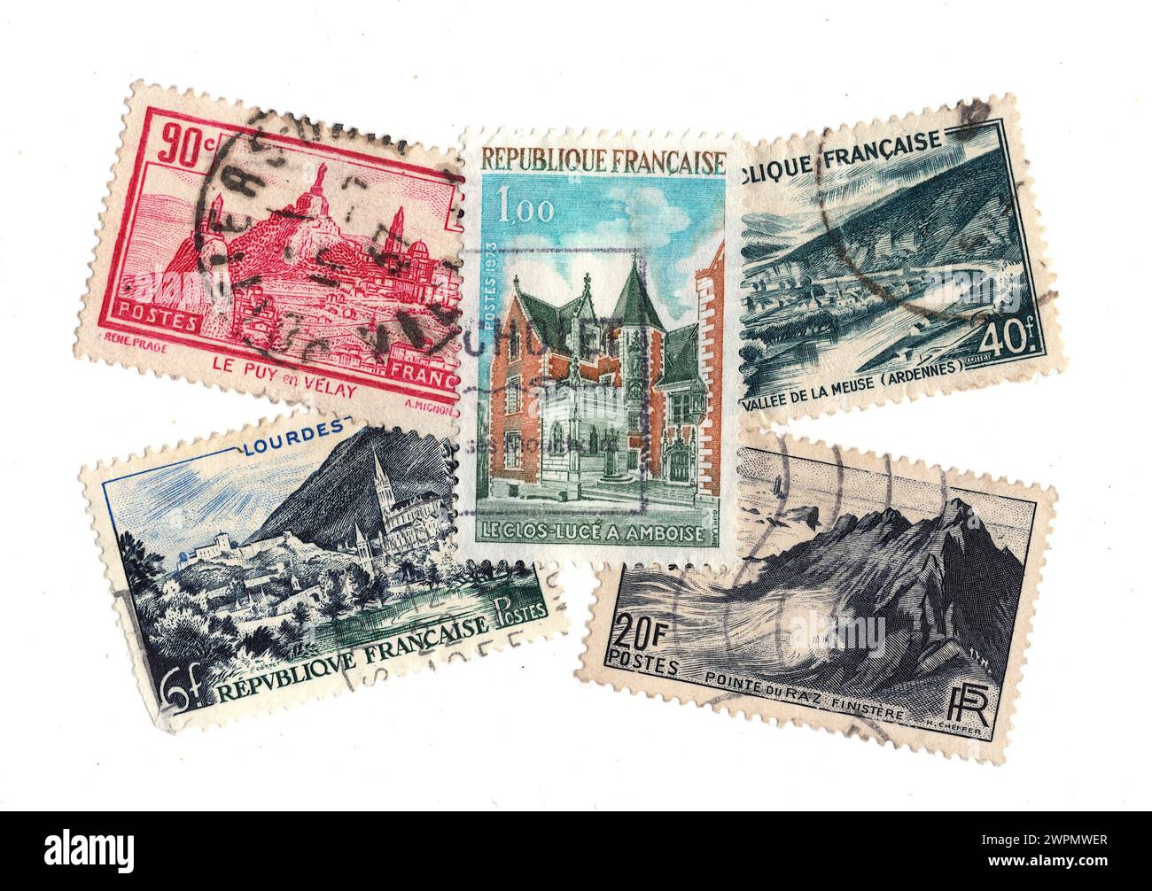 Un montaggio di francobolli d'epoca provenienti dalla Francia isolati su uno sfondo bianco. Foto Stock