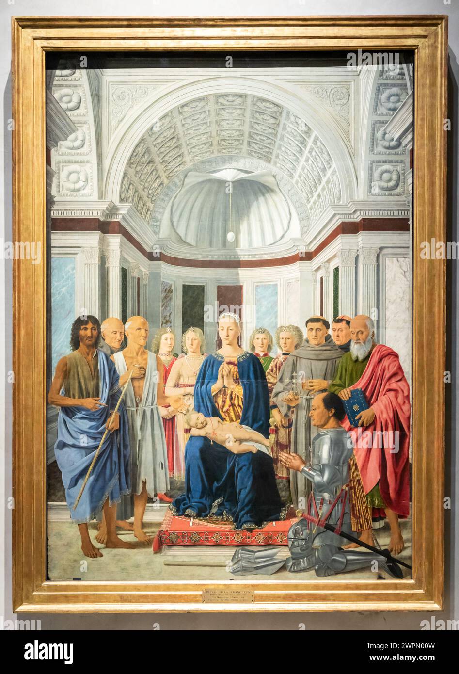Milano, 23 settembre 2023: Museo della pittura antica di Brera. Madonna e bambino con santi, angeli e Federico da Montefeltro, del pittore Piero d Foto Stock