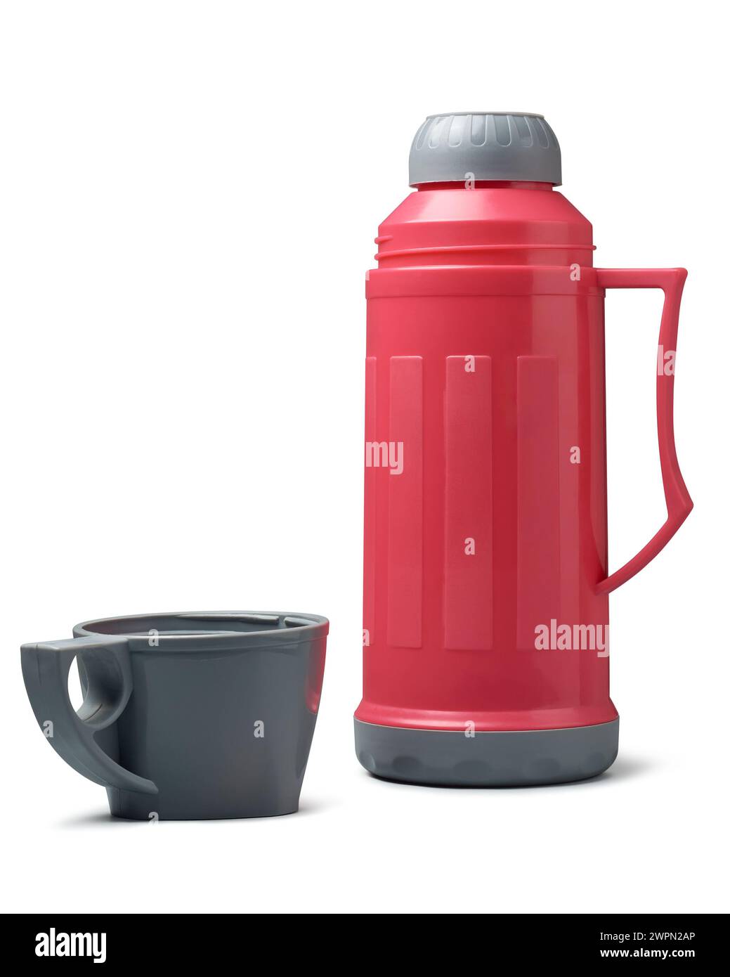 matraccio thermos in plastica con tazza, bottiglia d'acqua o contenitore per mantenere le bevande calde o fredde per un periodo prolungato, modello di mock-up isolato su bianco Foto Stock