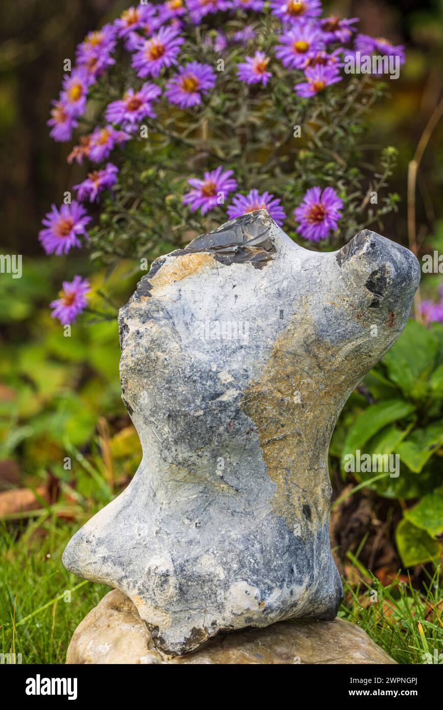Arte da spiaggia, figure decorative, statue nel giardino come decorazione, aste Foto Stock