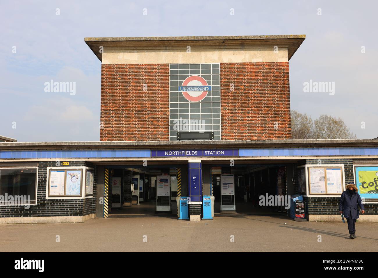 Stazione della metropolitana Northfields London Foto Stock