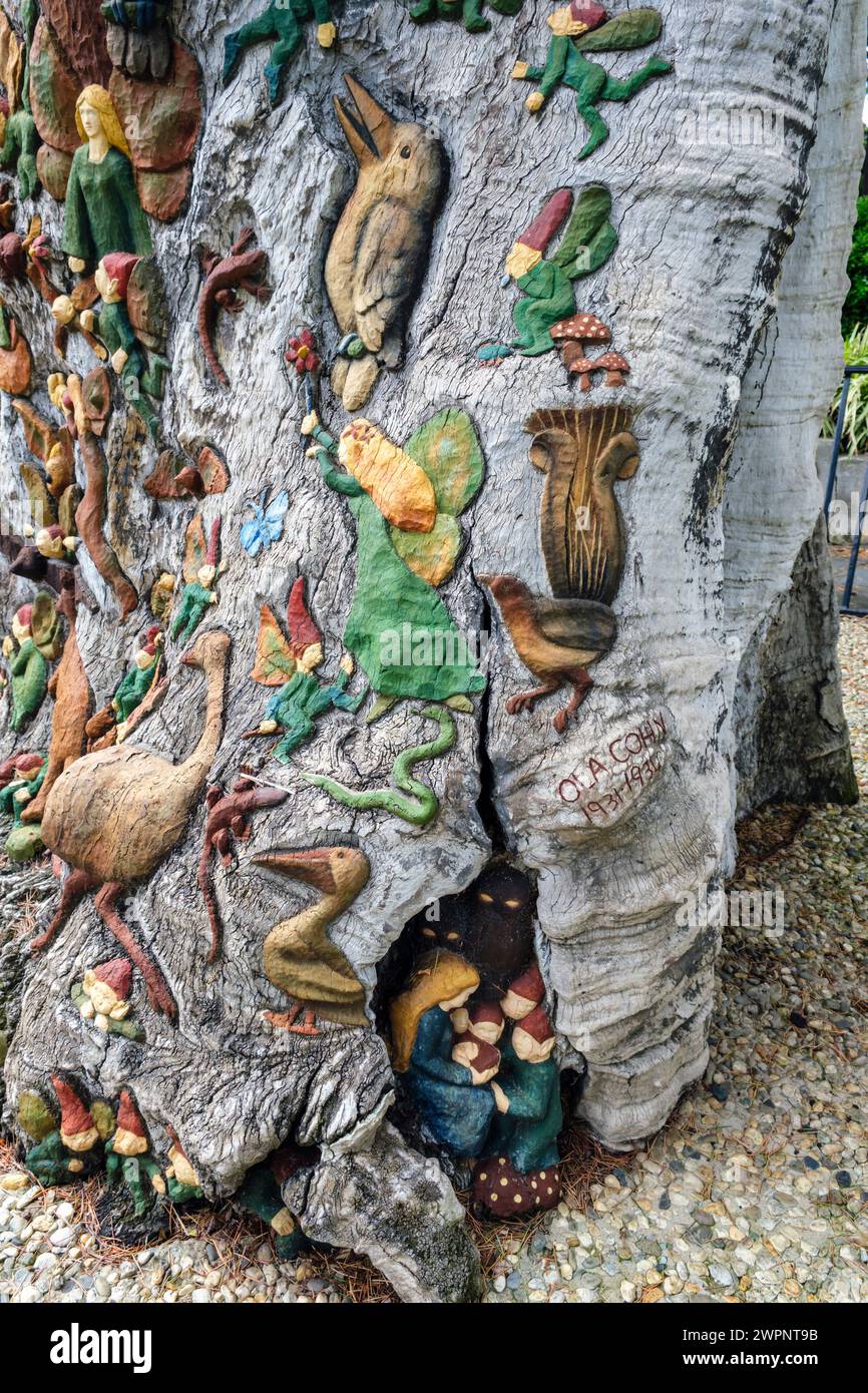 The Fairies Tree scolpito da Ola Cohn, Fitzroy Gardens, Melbourne, Victoria, Australia Foto Stock
