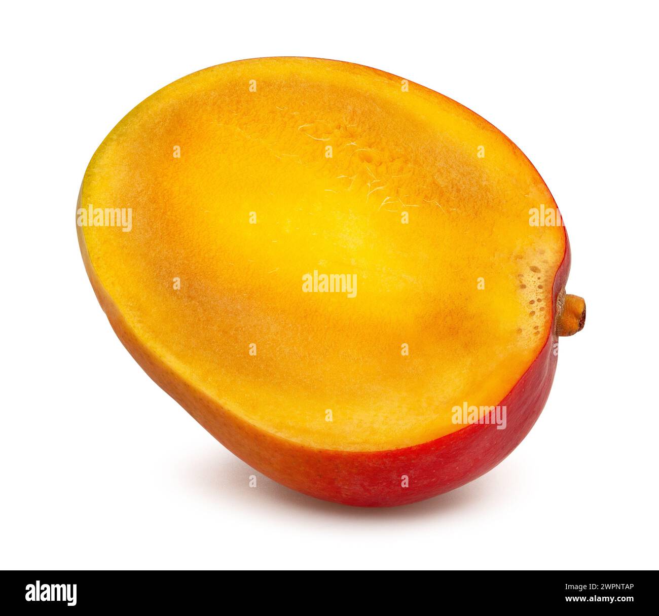 sentiero di mango a fette isolato su bianco Foto Stock