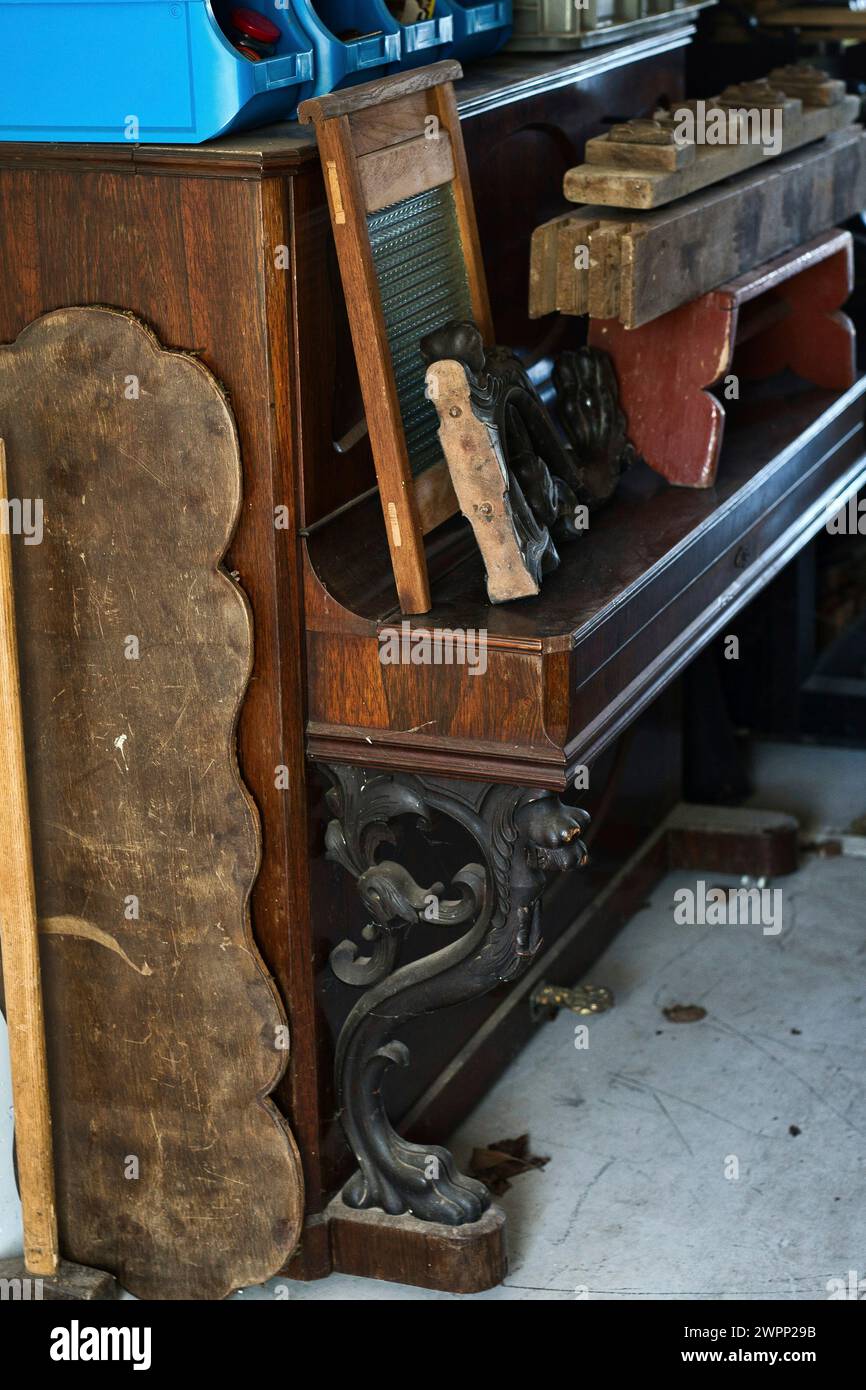 Dettaglio di un vecchio pianoforte Foto Stock