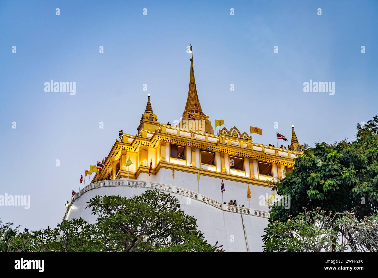 Il complesso del tempio buddista Wat Saket o Tempio del Monte d'Oro, Tempio del Monte d'Oro, Bangkok, Tailandia, Asia Foto Stock