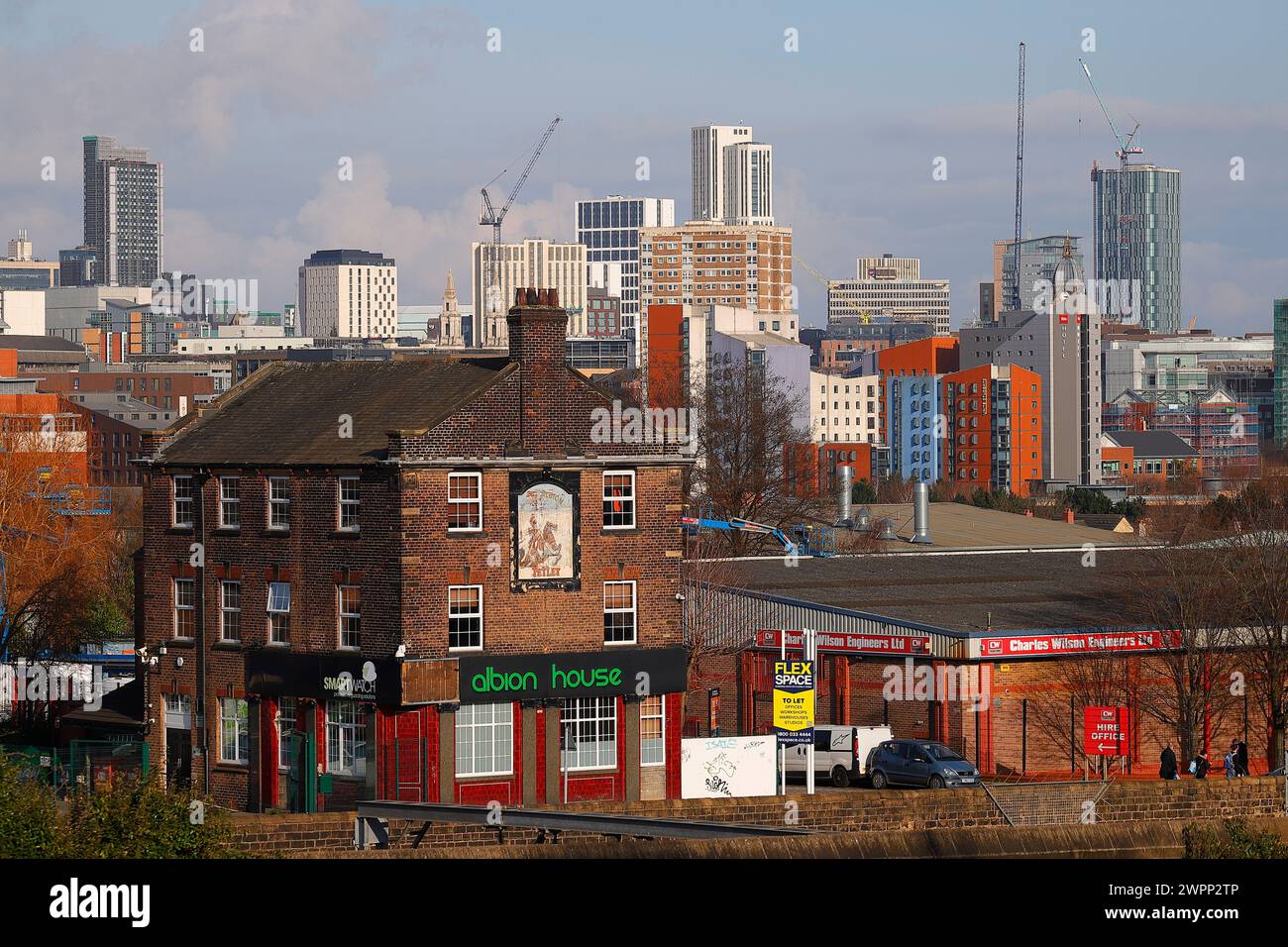 Centro di Leeds con gru a torre e vari nuovi sviluppi Foto Stock