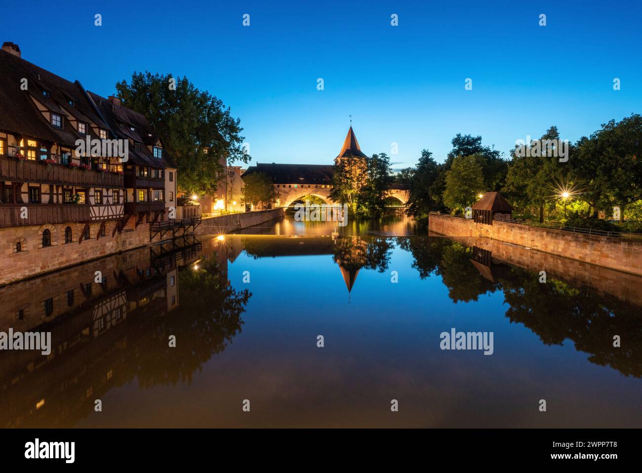 Passerella pedonale nel centro storico di Norimberga, Franconia media, Baviera, Germania Foto Stock