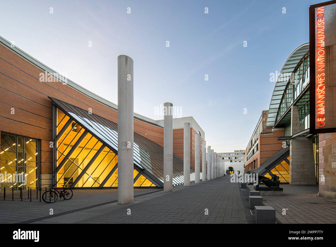 Museo germanico con via dei diritti umani, Norimberga, Franconia, Baviera, Germania Foto Stock