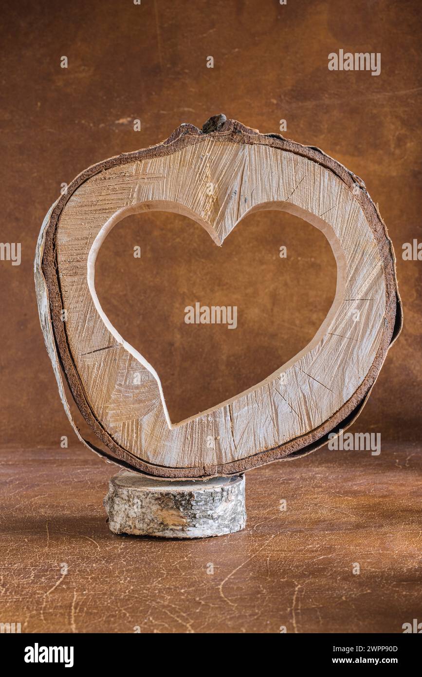 Disco di legno con cuore, decorazione Foto Stock
