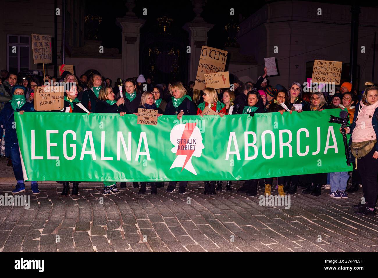 Protesta in difesa della disponibilità di contraccezione di emergenza in Polonia. Lo sciopero delle donne picchettò di fronte al Palazzo Presidenziale di Andrzej Duda e alla sede di Polska 2050, il maresciallo Szymon Holownia. Varsavia Polonia Copyright: XMikolajxJaneczekx Foto Stock