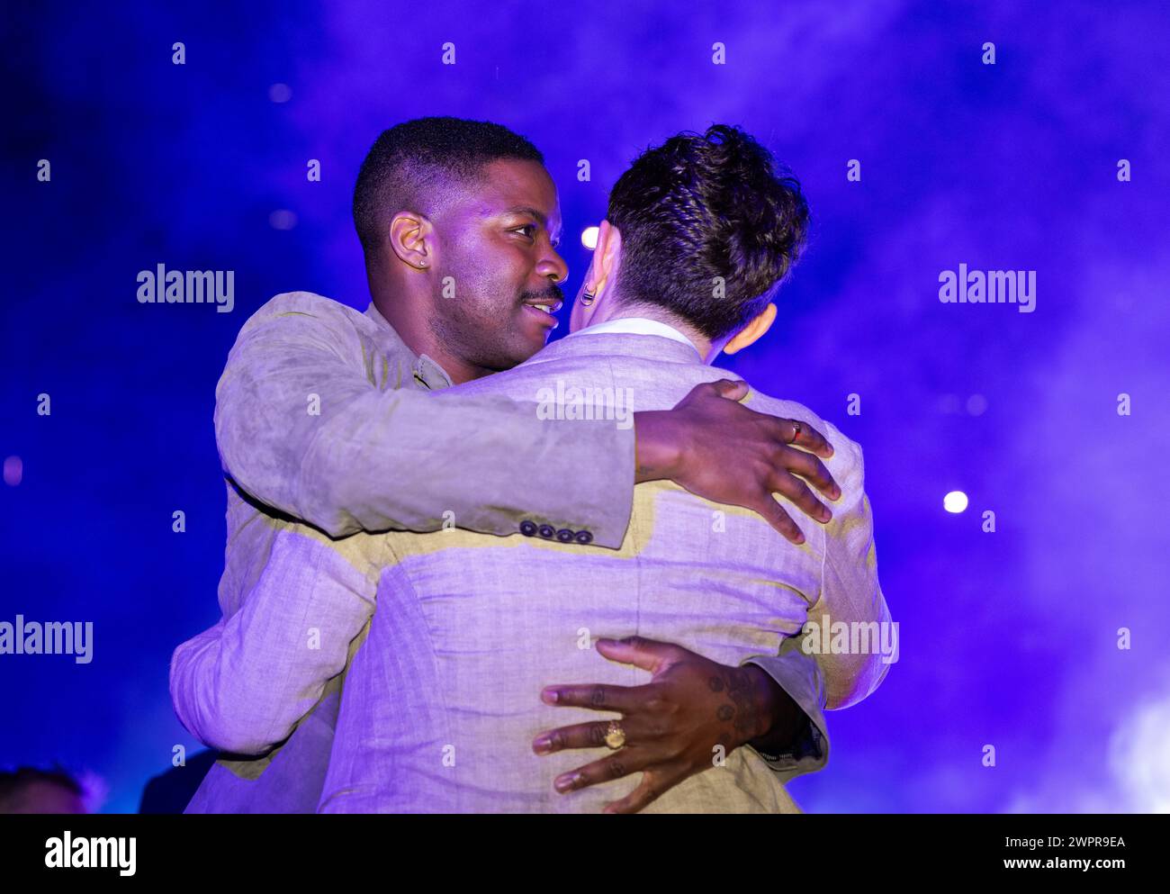 Austin, Stati Uniti. 8 marzo 2024. Jovan Adepo abbraccia Alex Sharp al promo SXSW di 3 Body Problem l'8 marzo 2024 ad Austin, Texas. (Foto di Stephanie Tacy/SIPA USA) credito: SIPA USA/Alamy Live News Foto Stock