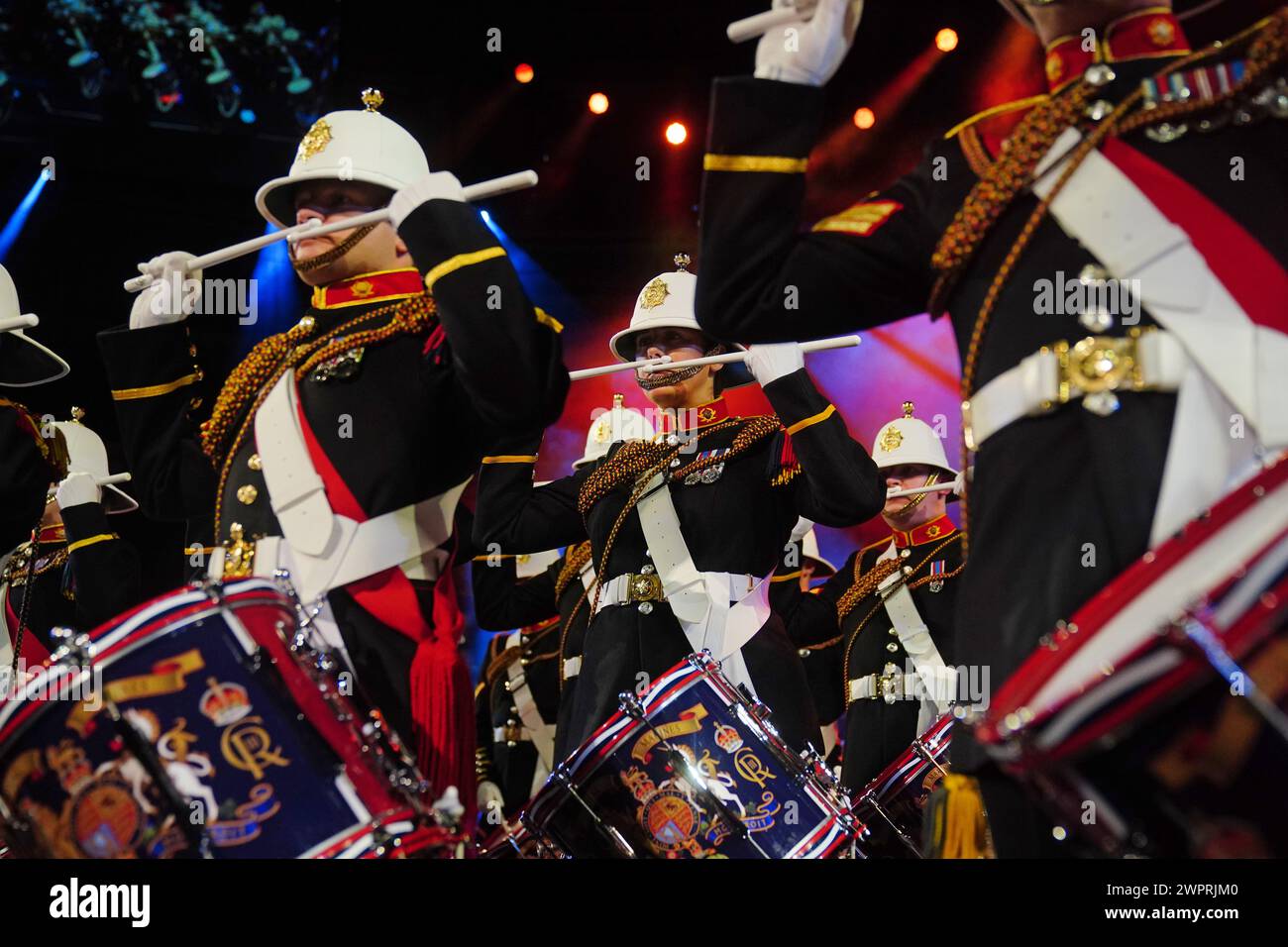I membri del Royal Marines Band Service prendono parte alle prove per l'annuale Mountbatten Festival of Music alla Royal Albert Hall di Londra. Data foto: Giovedì 7 marzo 2024. Foto Stock