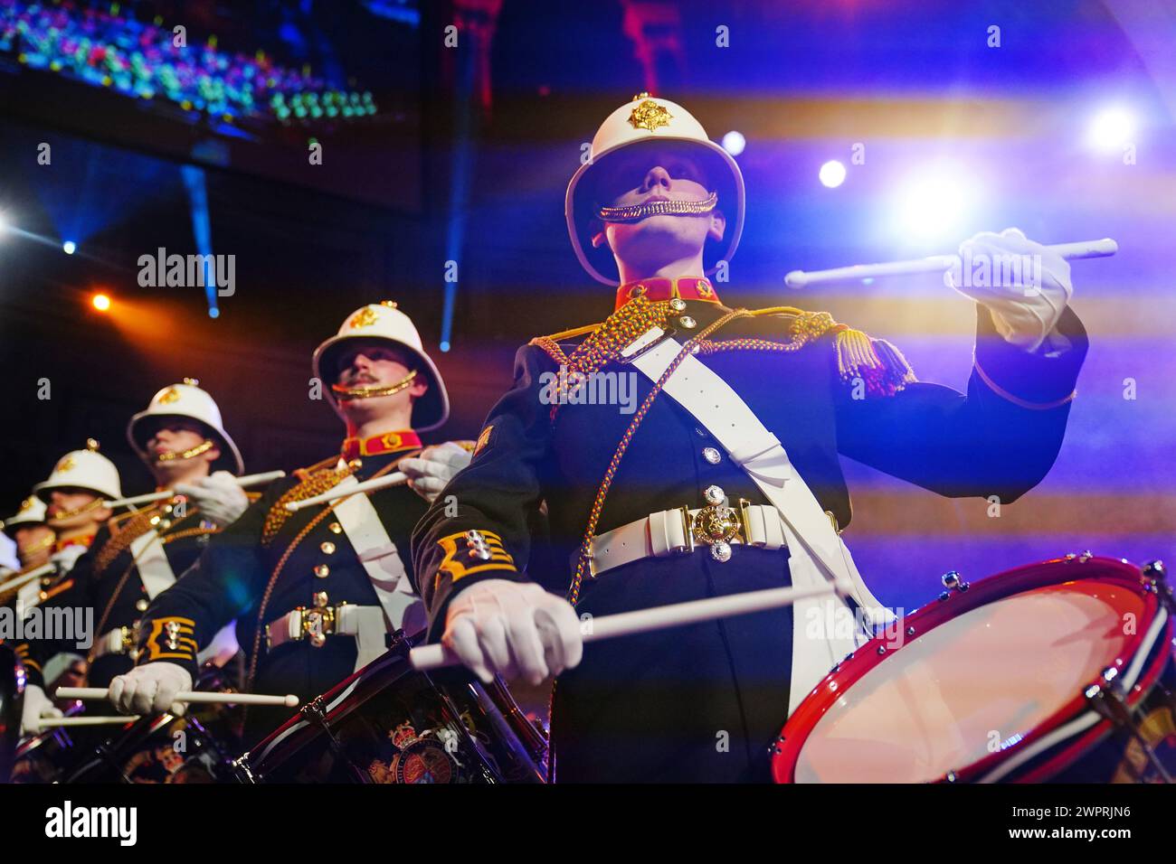 I membri del Royal Marines Band Service prendono parte alle prove per l'annuale Mountbatten Festival of Music alla Royal Albert Hall di Londra. Data foto: Giovedì 7 marzo 2024. Foto Stock