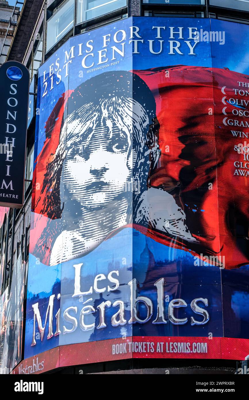 Soho, Londra, Regno Unito, 8 marzo 2024, Sondheim Theatre Les Miserables Show poster primo piano senza persone Foto Stock