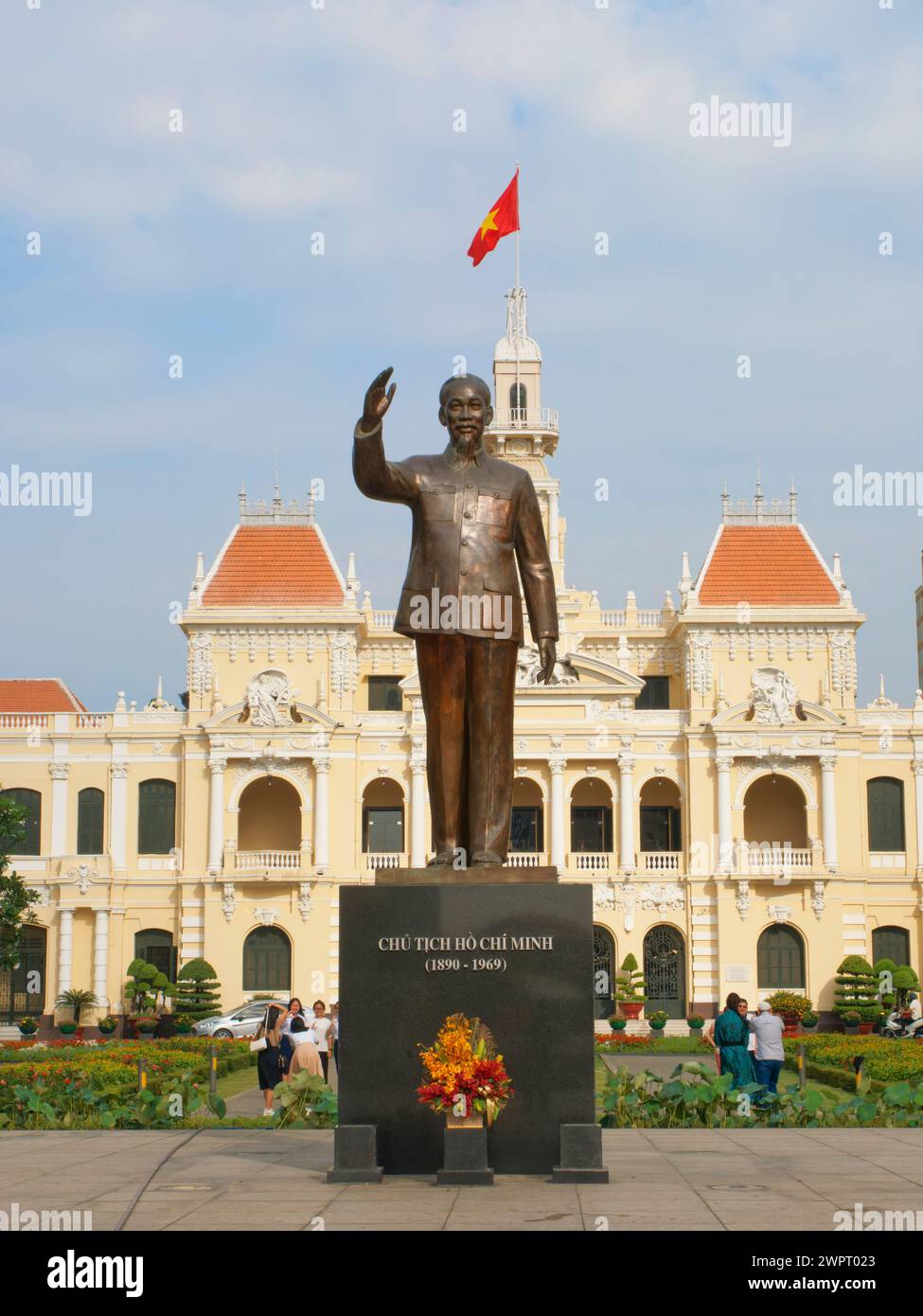 Statua di ho chi Minh e Municipio ho chi Minh City Vietnam TV000598 Foto Stock