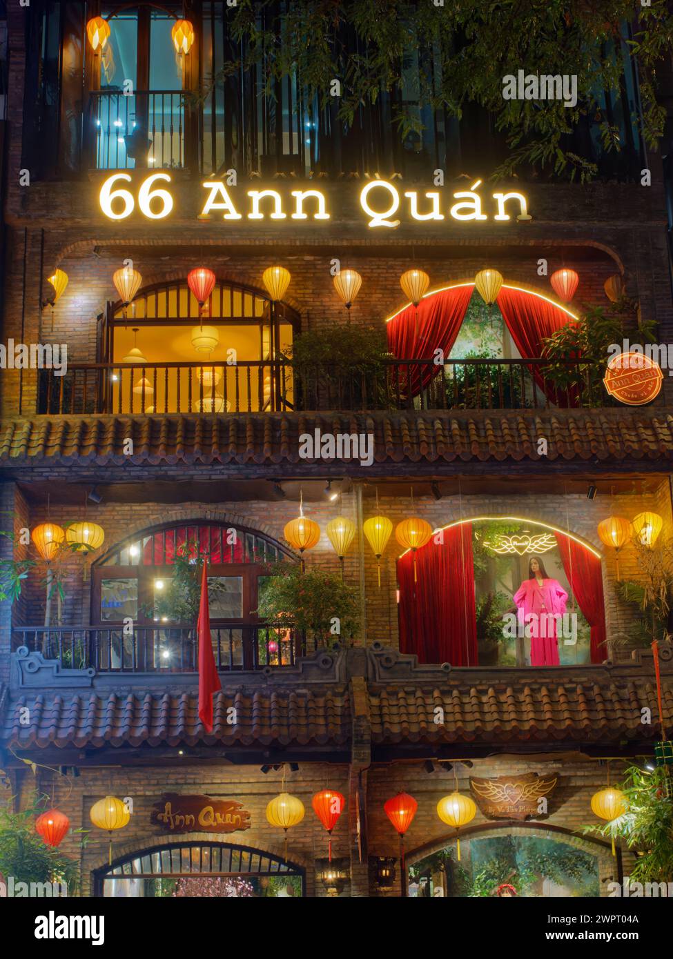 Piccoli negozi a Night ho chi Minh City Vietnam TV000605 Foto Stock
