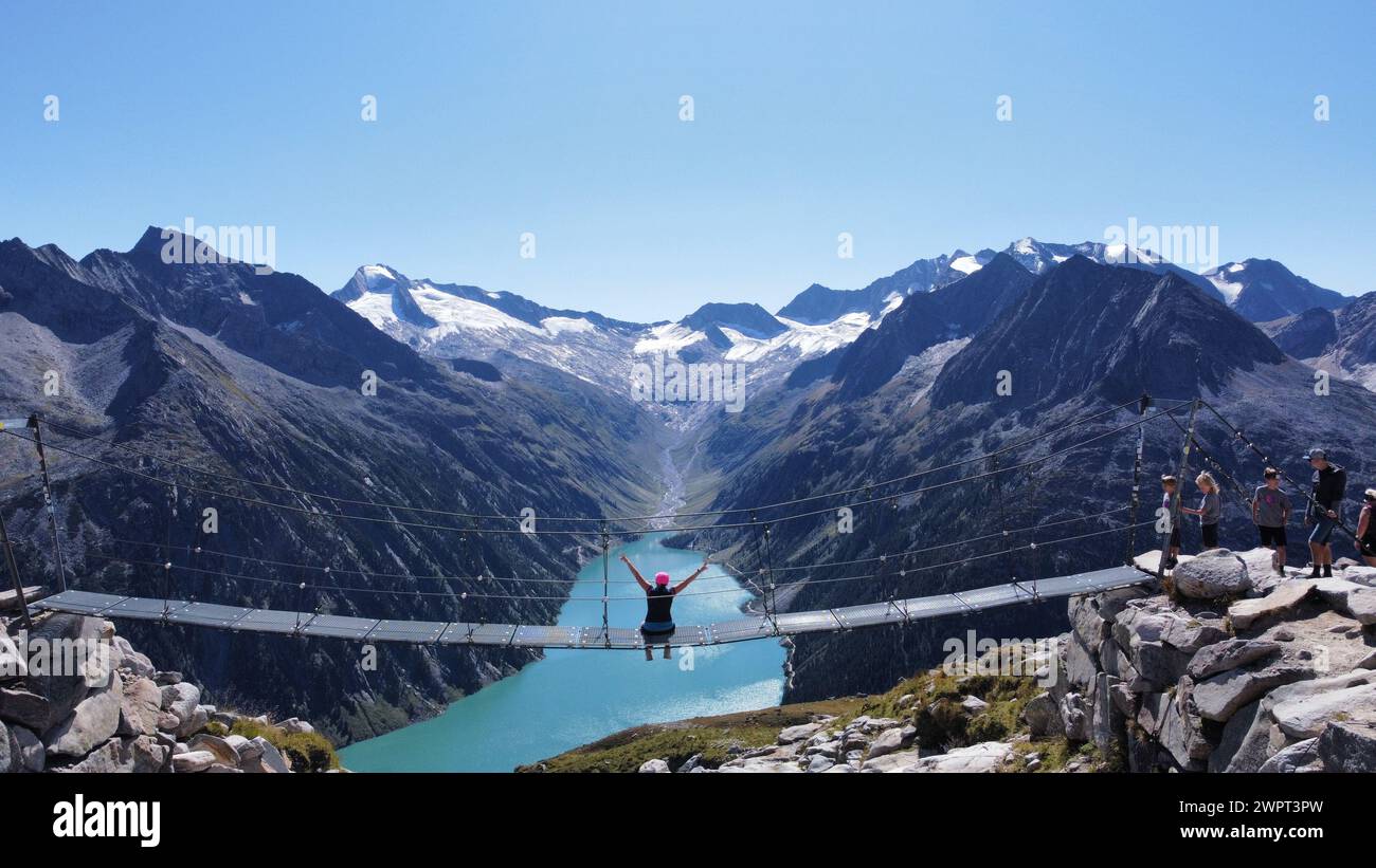 Il Olpererhütte è un ottimo posto in Austria. Situato a 2388 metri di altitudine, questo rifugio offre una vista dalla montagna Foto Stock