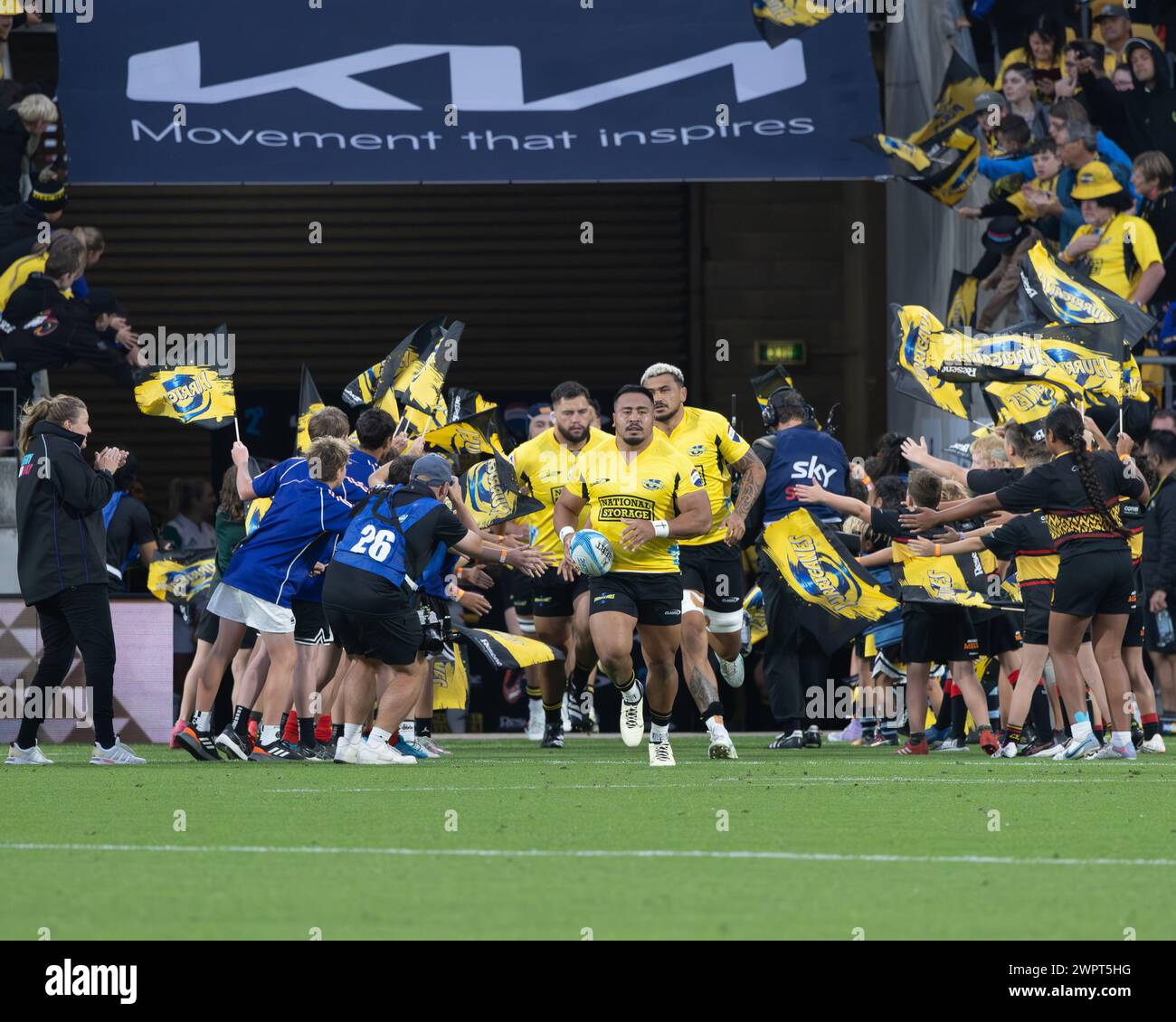 Sky Stadium, Wellington, nuova Zelanda. 9 marzo 2024. Il capitano di Wellington Asafo Aumua guida la sua squadra per lo scontro contro i rivali di vecchia data degli Auckland Blues. Wellington Hurricanes / Moana Pasifika. Super Rugby Pacific. Settimana 3 del 15. Sky Stadium, Wellington. Nuova Zelanda. Gli uragani hanno battuto gli Auckland Blues 29-21 (HT 17-7). (Joe Serci/SPP) credito: SPP Sport Press Photo. /Alamy Live News Foto Stock