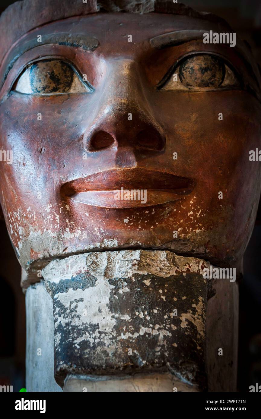 Storica maschera egiziana antica, viso, somiglianza, immagine, storica, museo, storia, storia mondiale, tomba, scultura, arte, artigianato, Cairo, Egitto Foto Stock