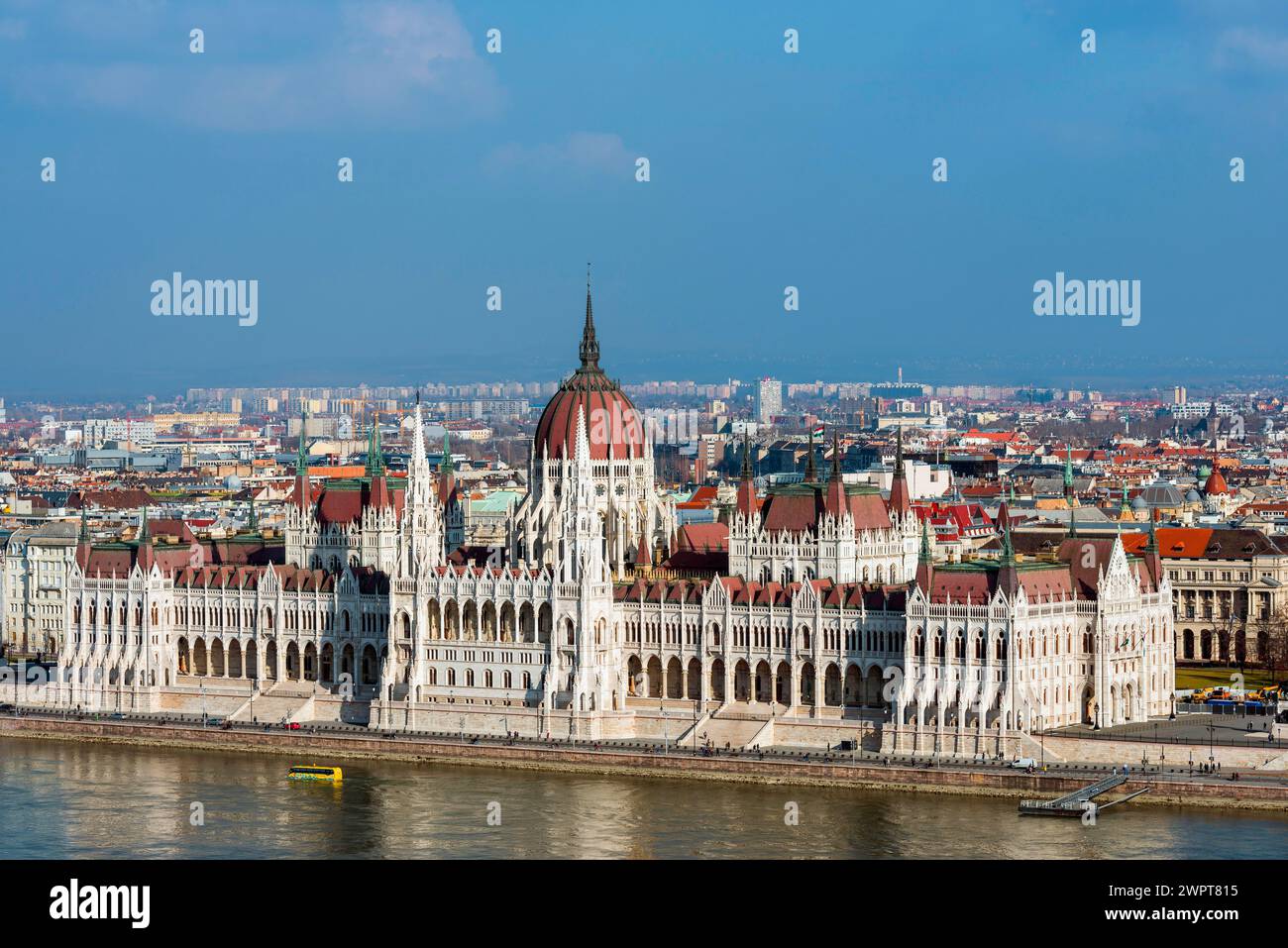 Il Danubio e il Parlamento, politica, vista sulla città, viaggio, viaggio in città, turismo, panoramica, Europa orientale, architettura, edilizia, attrazione Foto Stock