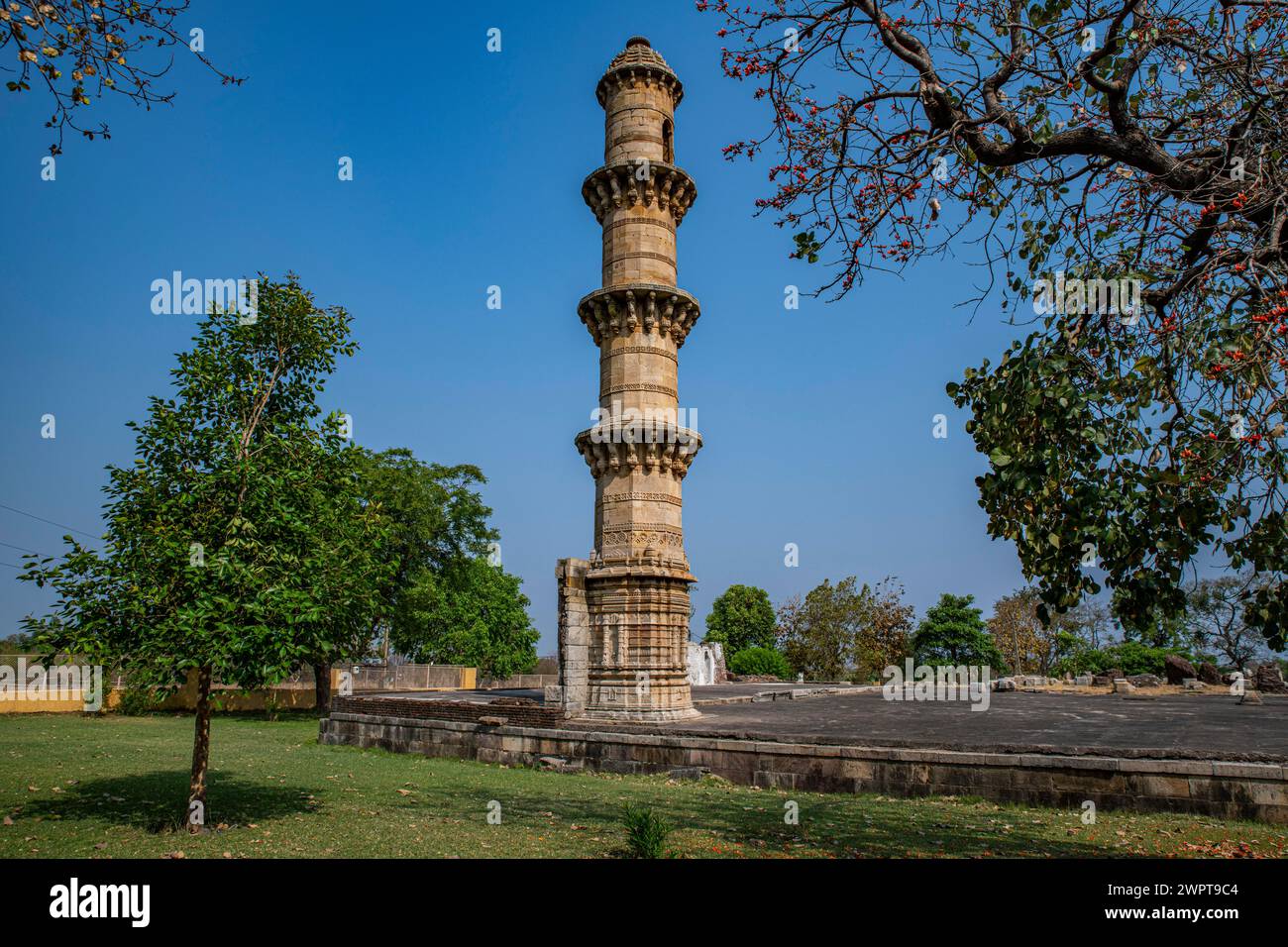 EK Minar Ki Masjid, sito dell'UNESCO del Parco Archeologico Champaner-Pavagadh, Gujarat, India Foto Stock