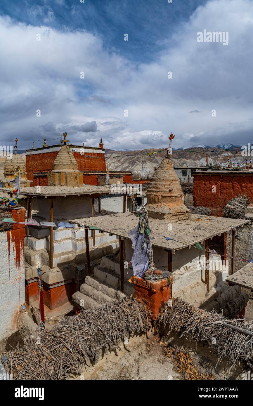 Stupas (chsrten) nel villaggio lo-Manthang, Regno di Mustang, Nepal Foto Stock Stupas (chsrten) nel villaggio lo-Manthang, Regno di Mustang, Nepal Foto Stock