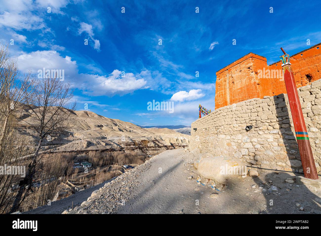 Mura del Palazzo del Re a lo Manthang, Regno di Mustang, Nepal Foto Stock