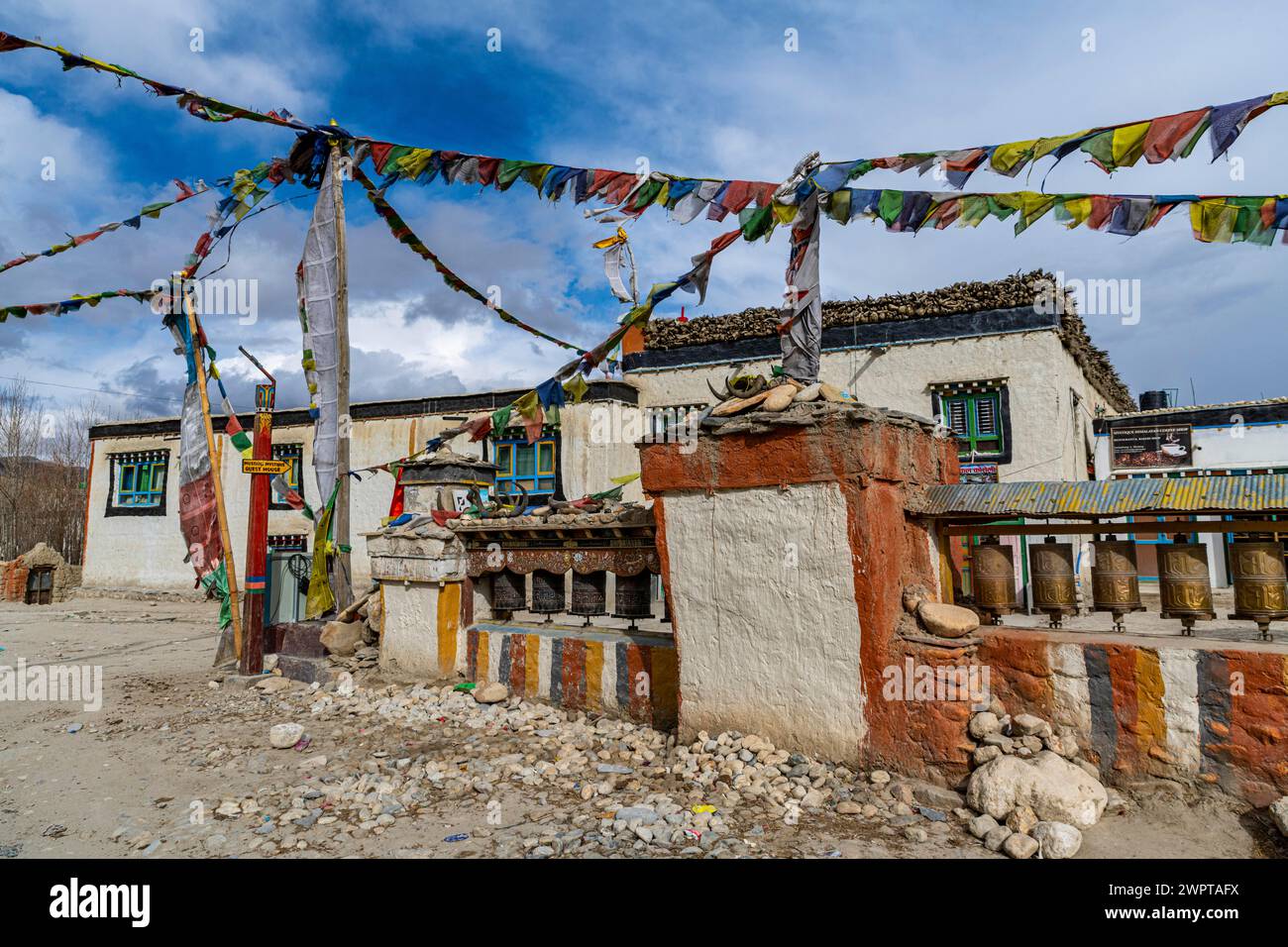 Stupas (chsrten) nel villaggio lo-Manthang, Regno di Mustang, Nepal Foto Stock Stupas (chsrten) nel villaggio lo-Manthang, Regno di Mustang, Nepal Foto Stock