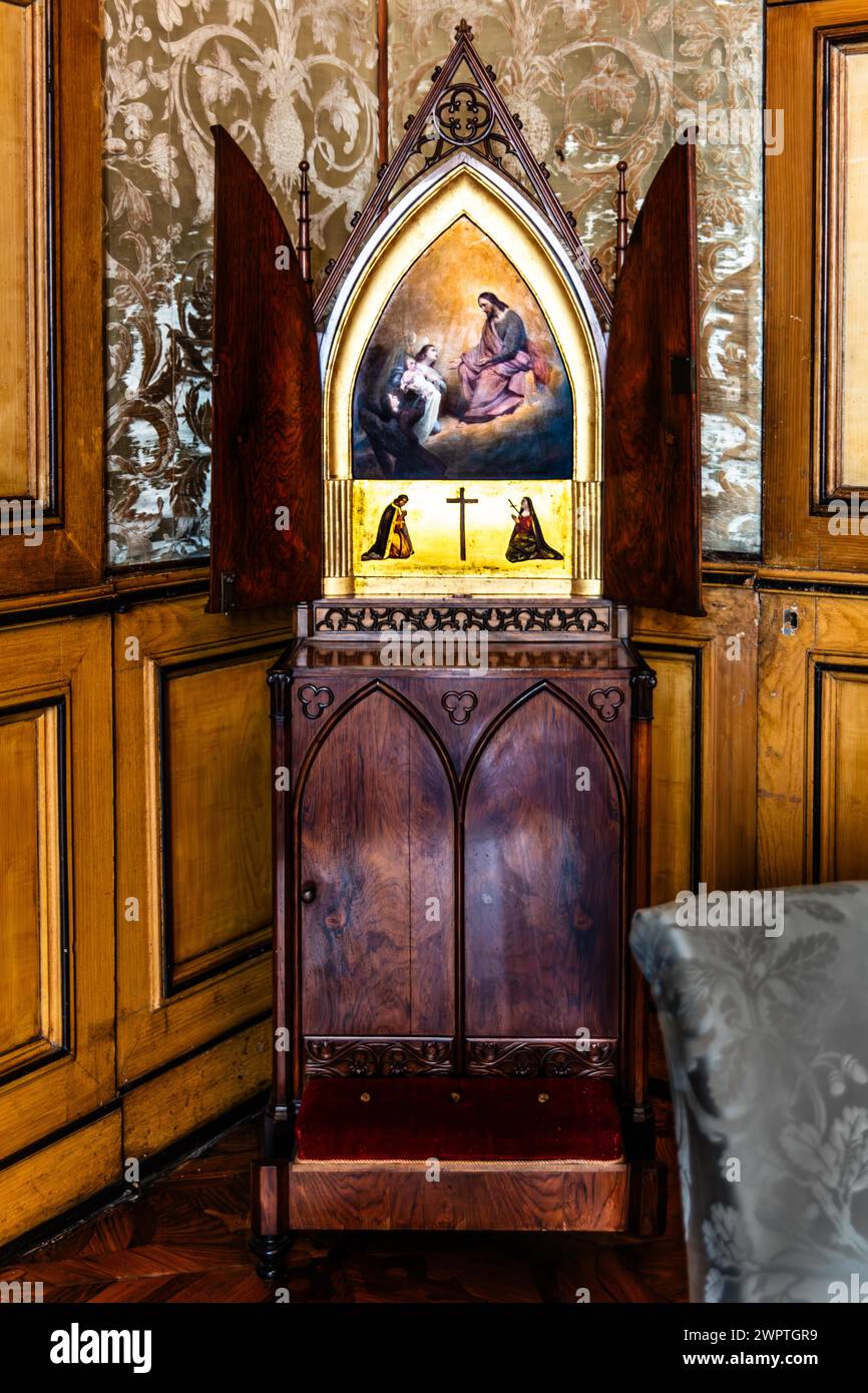 Camera da letto di Carlotta, interni in stile neo-rinascimentale, neo-barocco, Castello di Miramare con meravigliosa vista sul Golfo di Trieste, 1870, residenza di Foto Stock