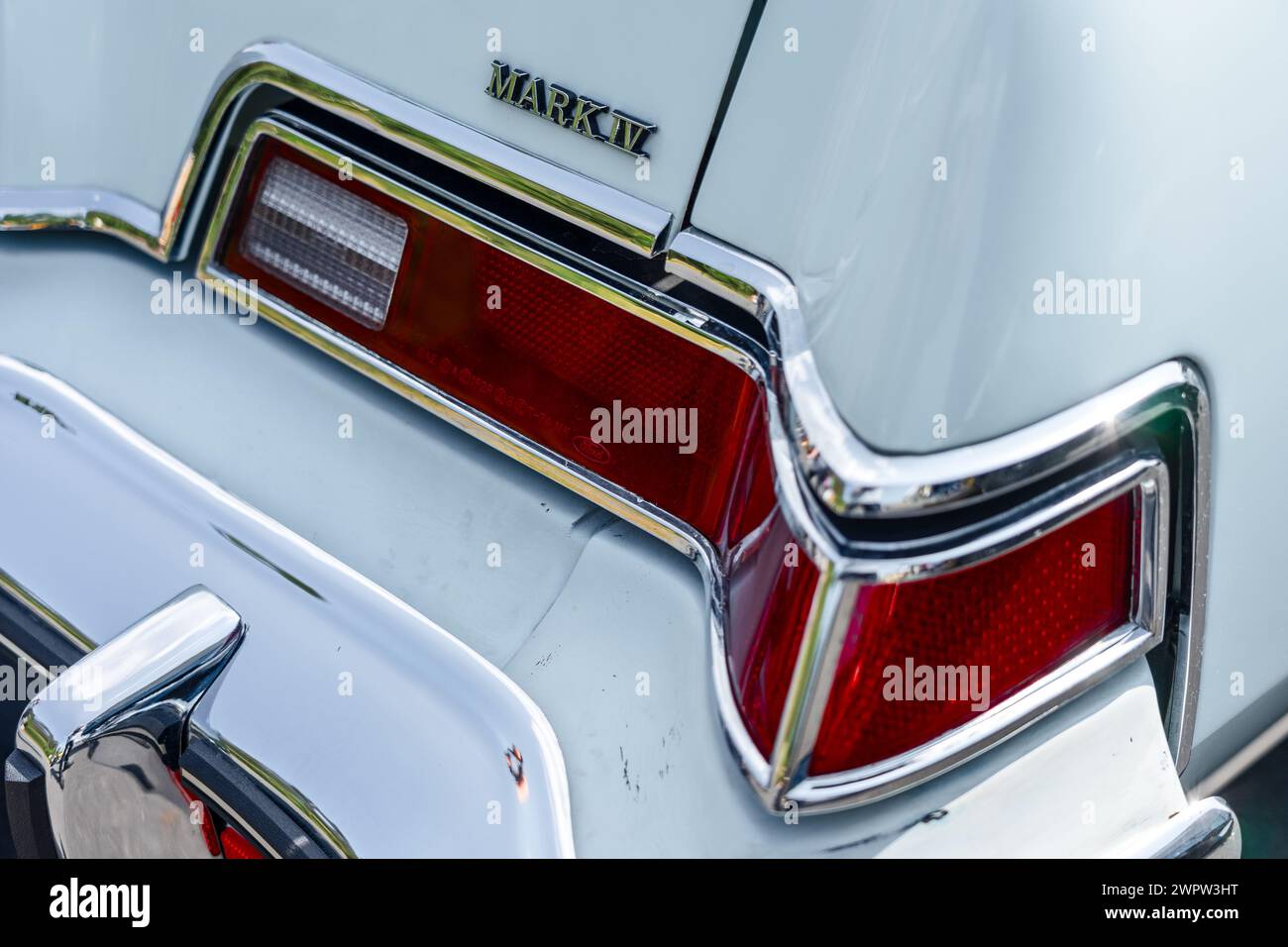 LINTHE, GERMANIA - 27 MAGGIO 2023: Il dettaglio della coupé di lusso personale Lincoln Continental Mark IV Die Oldtimer Show 2023. Foto Stock