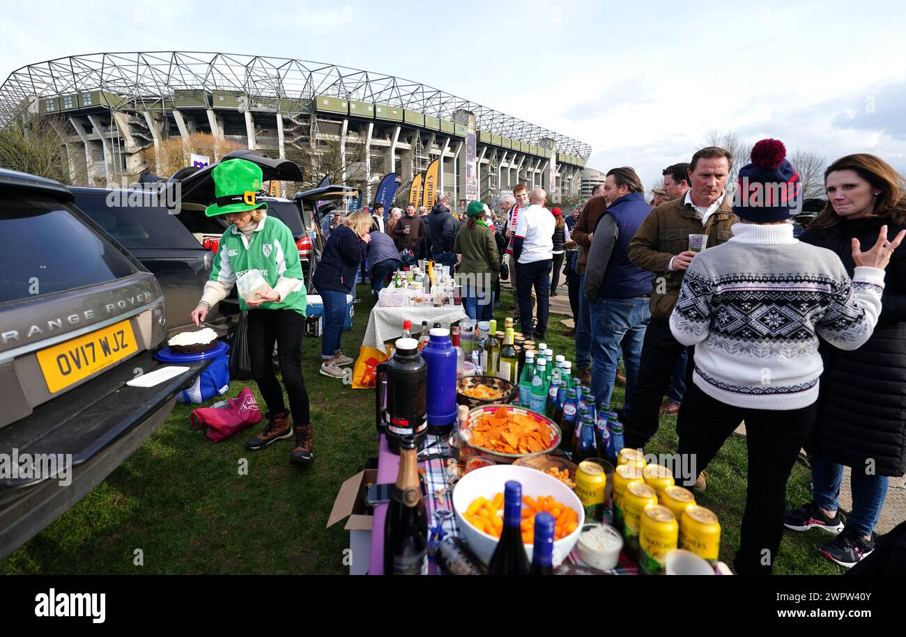 I tifosi potranno fare un picnic nel parcheggio prima della partita del Guinness Six Nations al Twickenham Stadium di Londra. Data foto: Sabato 9 marzo 2024. Foto Stock