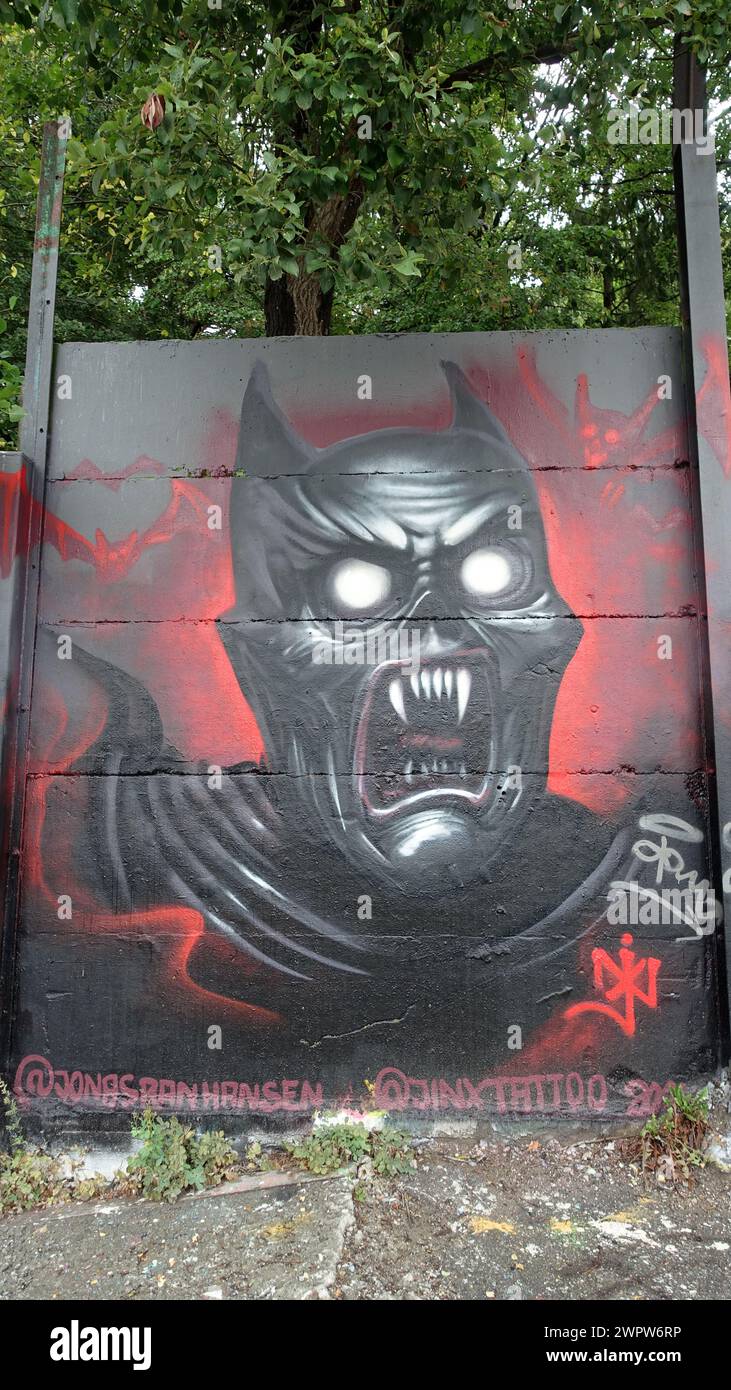 Stoccolma, Snosatra, Svezia, 20 agosto 2022. Mostra di graffiti alla periferia della città. La mazza. Foto Stock