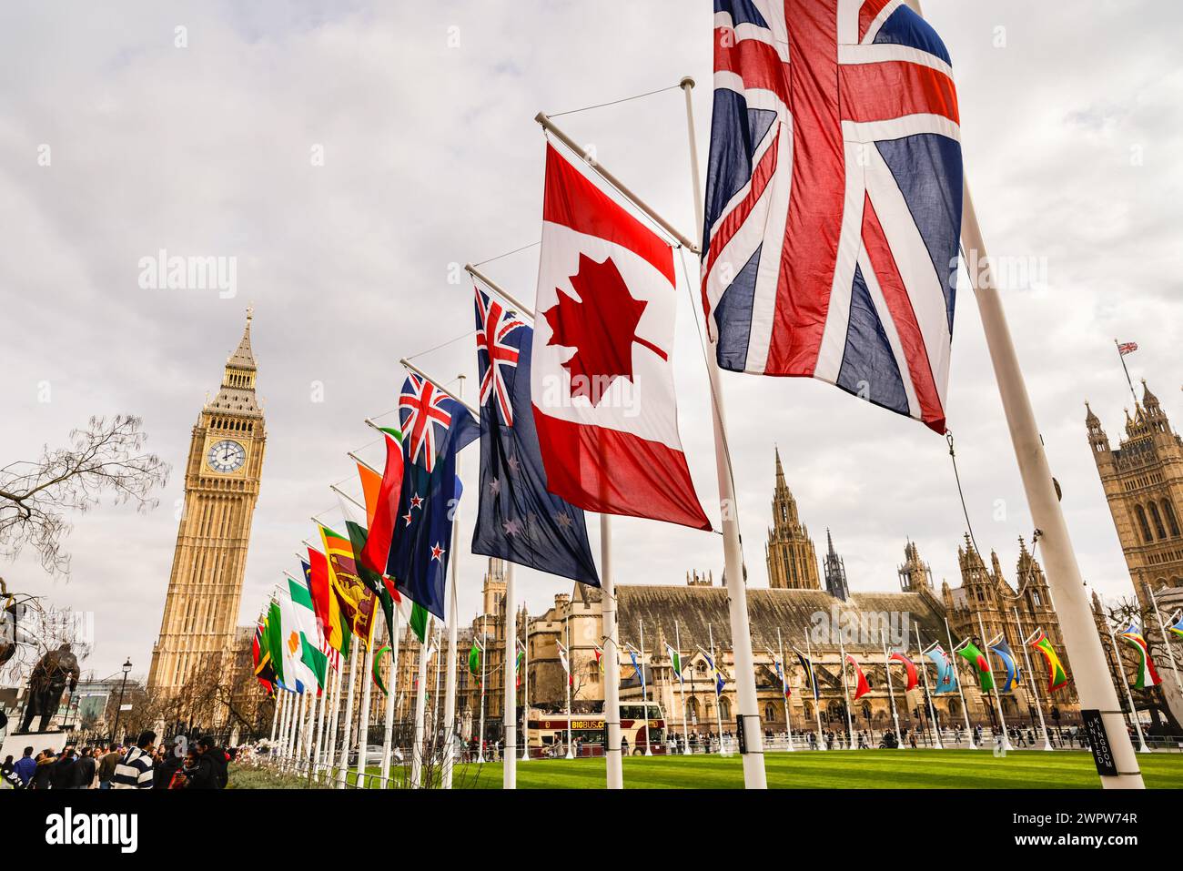 Londra, Regno Unito. 9 marzo 2024. Le bandiere del Commonwealth Nation sono state innalzate intorno a Parliament Square nel centro di Londra in vista dell'annuale giornata del Commonwealth, che quest'anno è l'11 marzo. Crediti: Imageplotter/Alamy Live News Foto Stock