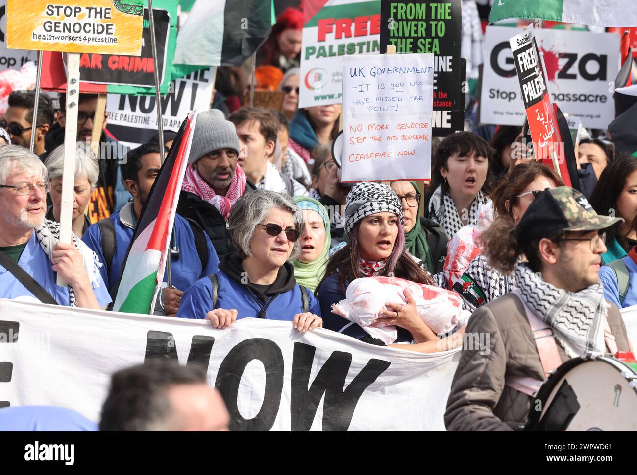 Londra, Regno Unito, 9 marzo 2024. Decine di migliaia di persone provenienti da ogni ceto sociale si sono unite al 10 marzo per un cessate il fuoco a Gaza, e la prima dopo il discorso di alto profilo del primo Ministro Rishi Sunak sugli estremisti. La cantante gallese Charlotte Church si unì alla manifestazione e doveva parlare. Credito : Monica Wells/Alamy Live News Foto Stock