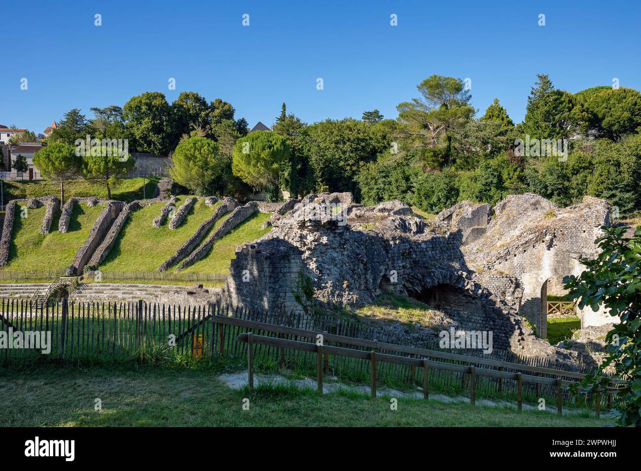 Europa, Francia, Nouvelle-Aquitaine, Saintes, l'anfiteatro gallo-romano in rovina (Amphithéâtre Gallo-Romain de Saintes) Foto Stock
