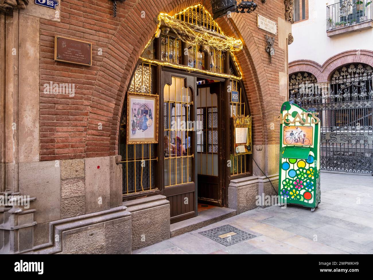 Ingresso principale del Quatre GATS o Four Cats Cafe a Barcellona, un popolare luogo di incontro per artisti famosi in tutto il mondo Foto Stock