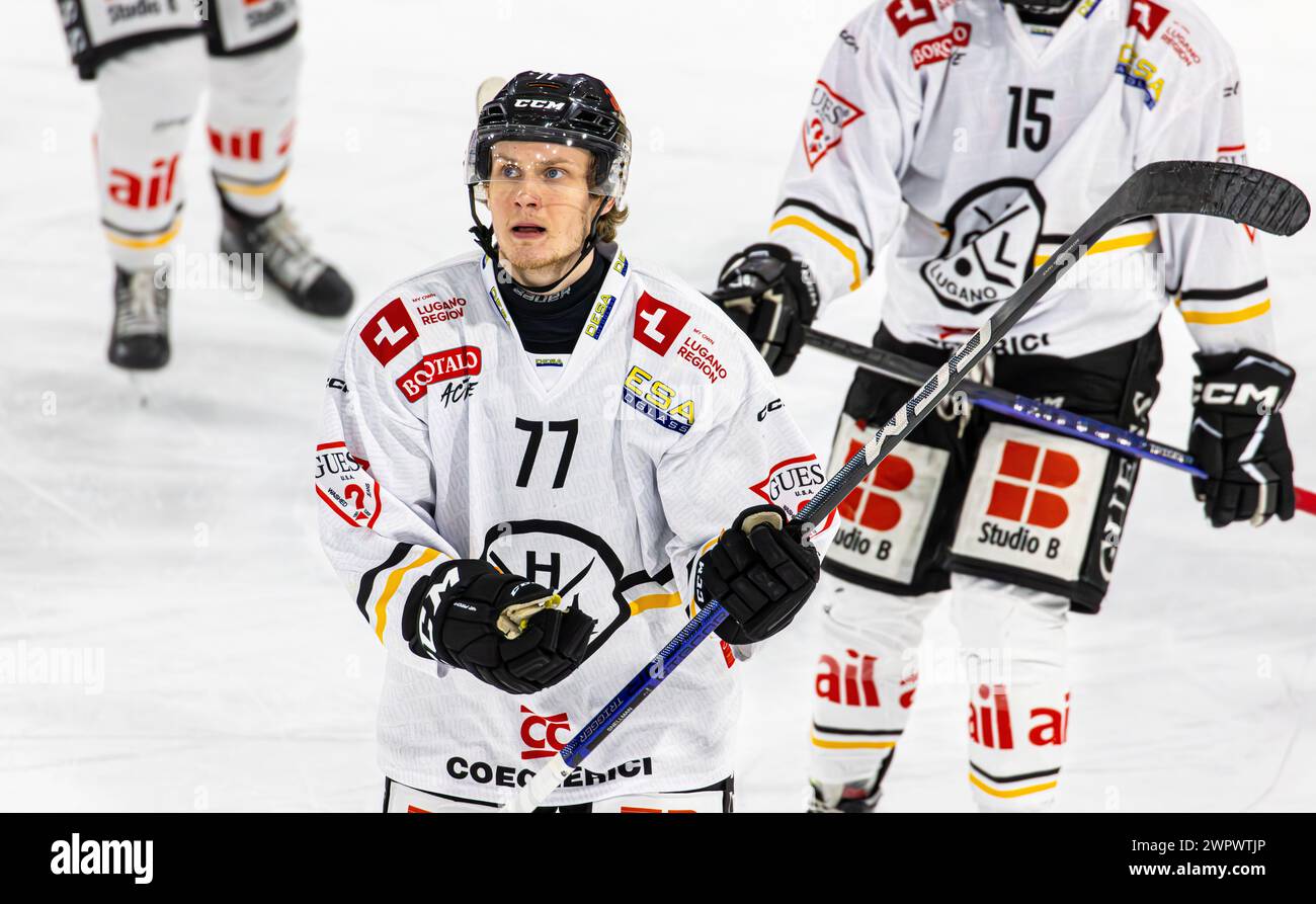 #77 Arno Snellman, Verteidiger HC Lugano U20 Elit Team. (Kloten, Schweiz, 15.11.2023) Foto Stock