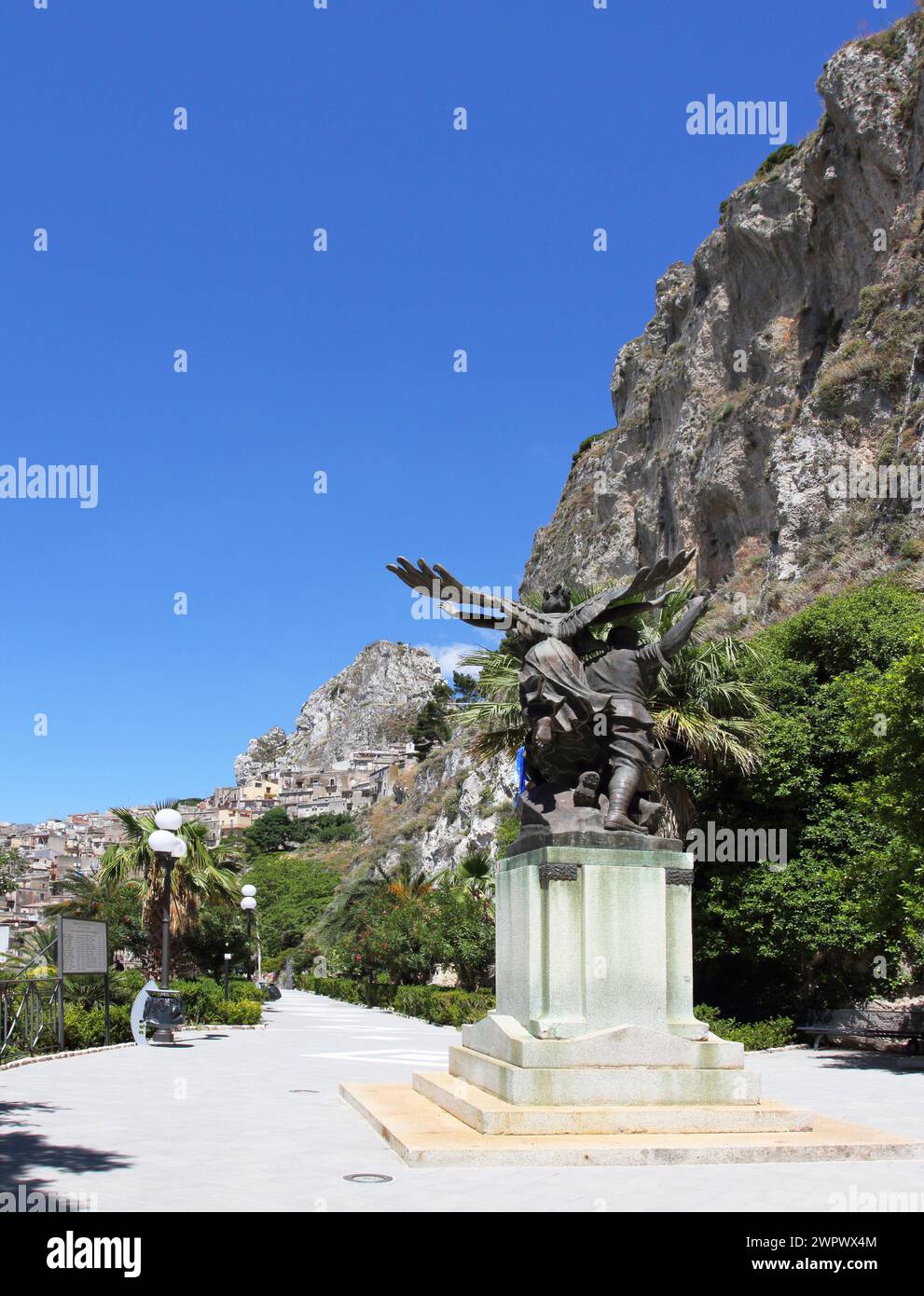 Monumento dei Caduti, Caltabellotta, Sicilia Foto Stock