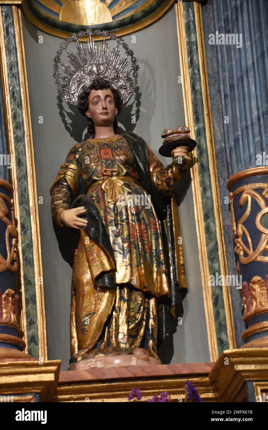 Église de São Pedro - Faro Érigée au XVIe siècle, l'Église de Saint-Pierre subit de profondes changes après le tremblement de terre de 1755. Acceso Foto Stock