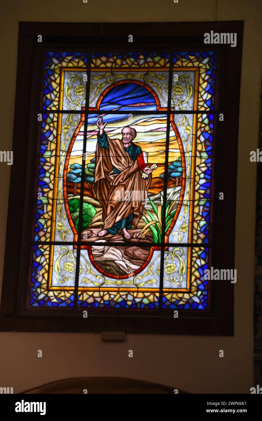 Église de São Pedro - Faro Érigée au XVIe siècle, l'Église de Saint-Pierre subit de profondes changes après le tremblement de terre de 1755. Acceso Foto Stock